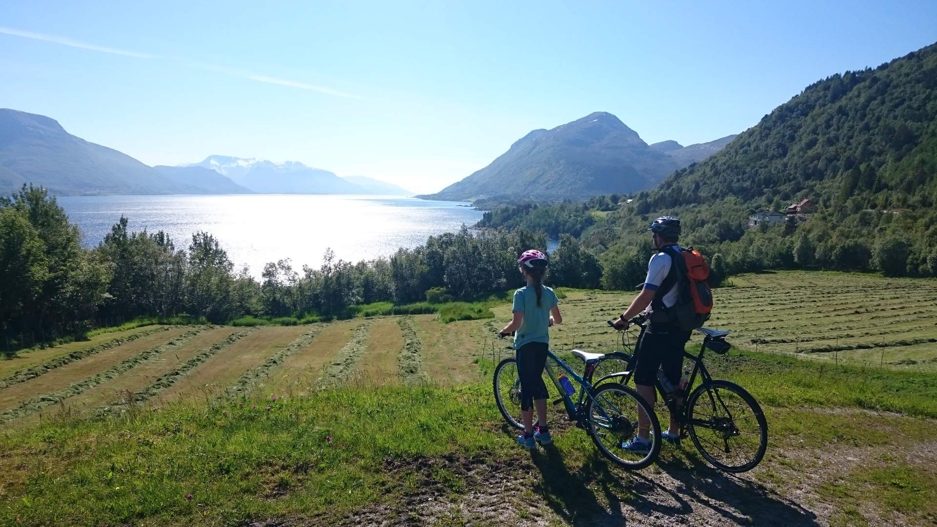 Øyhopping på sykkel langs kysten av Romsdal og Nordmøre