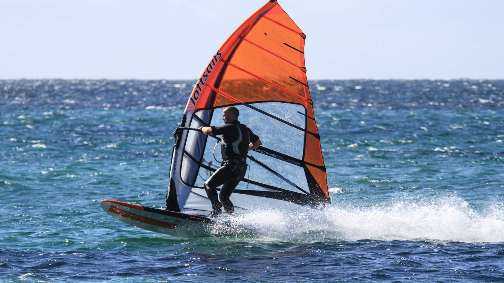 Surfing og kiting på Karmøystrendene