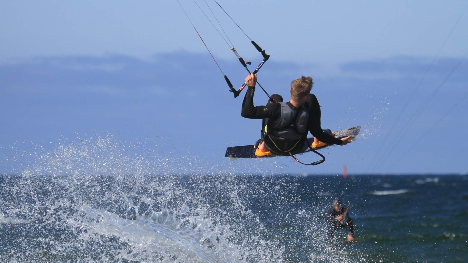 Surfing og kiting på Karmøystrendene