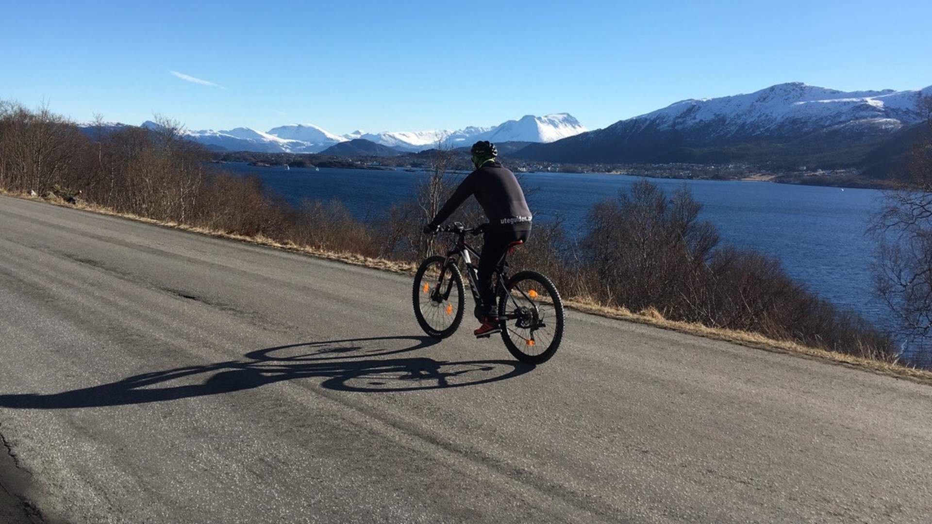 El-sykkel og fjelltur i Ålesund