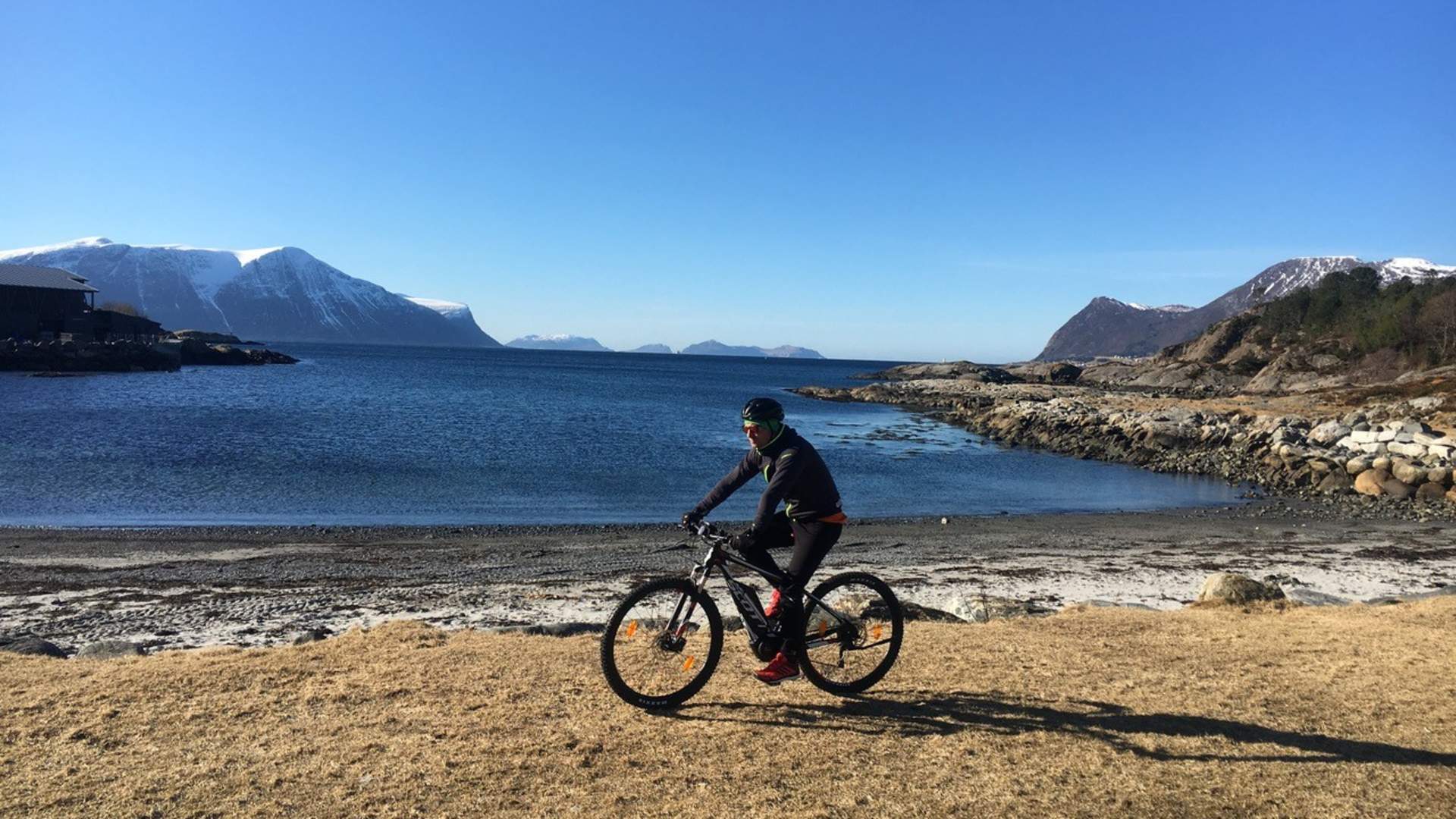 El-sykkel og fjelltur i Ålesund