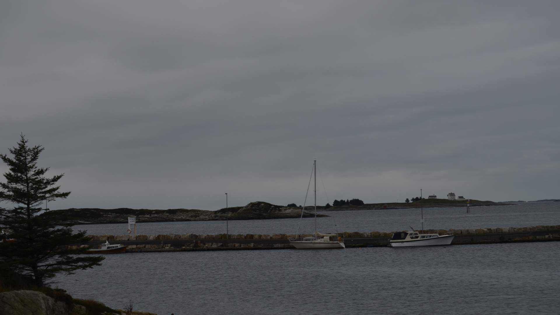 Walk along Tananger's harbour