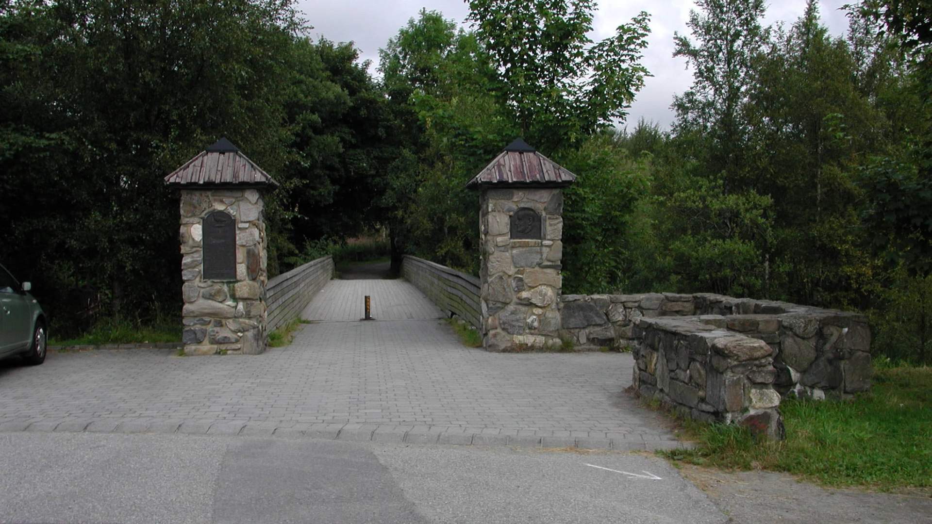 Hiking the Frøylandsvatnet lake