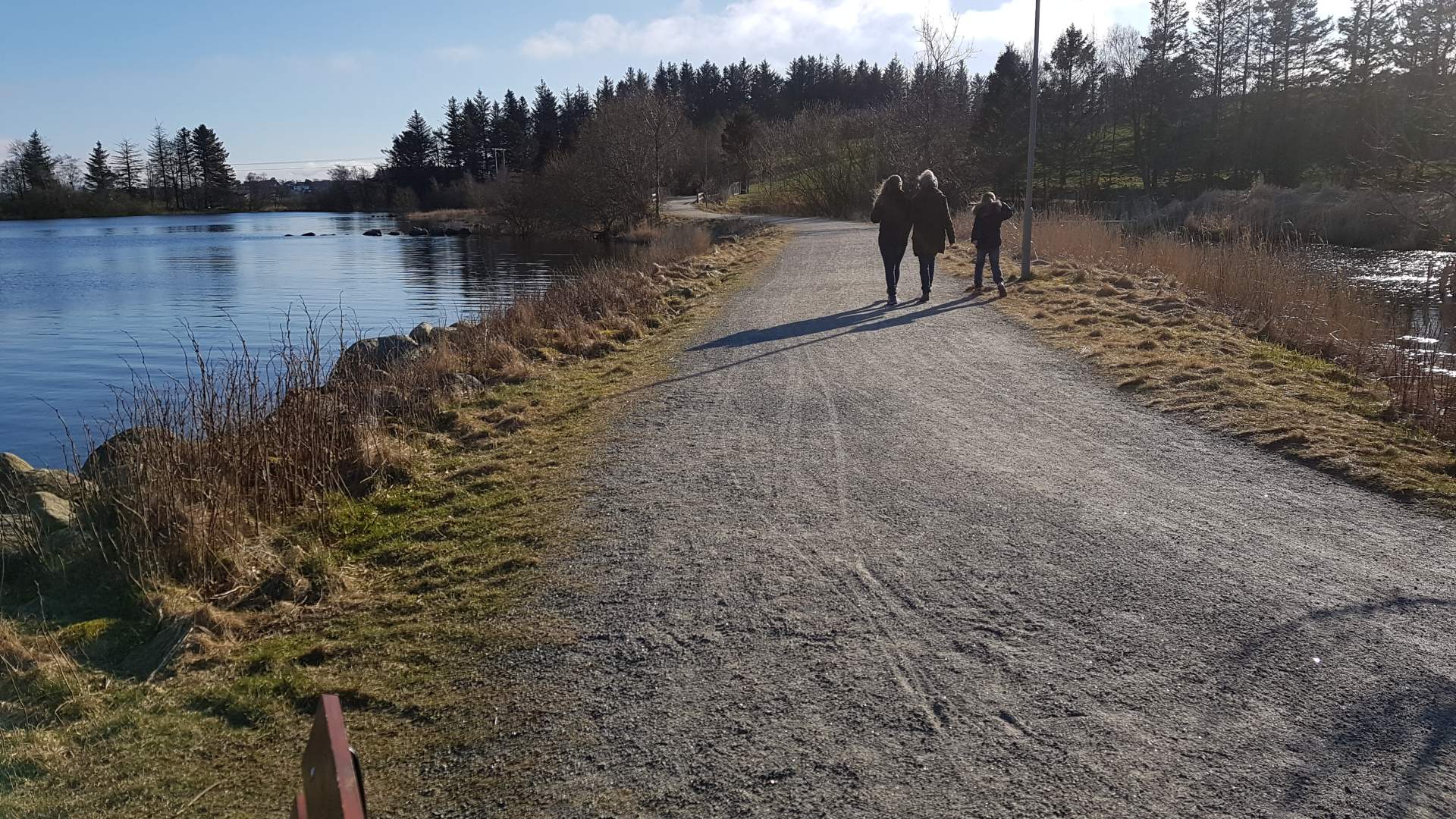 Hiking the Frøylandsvatnet lake