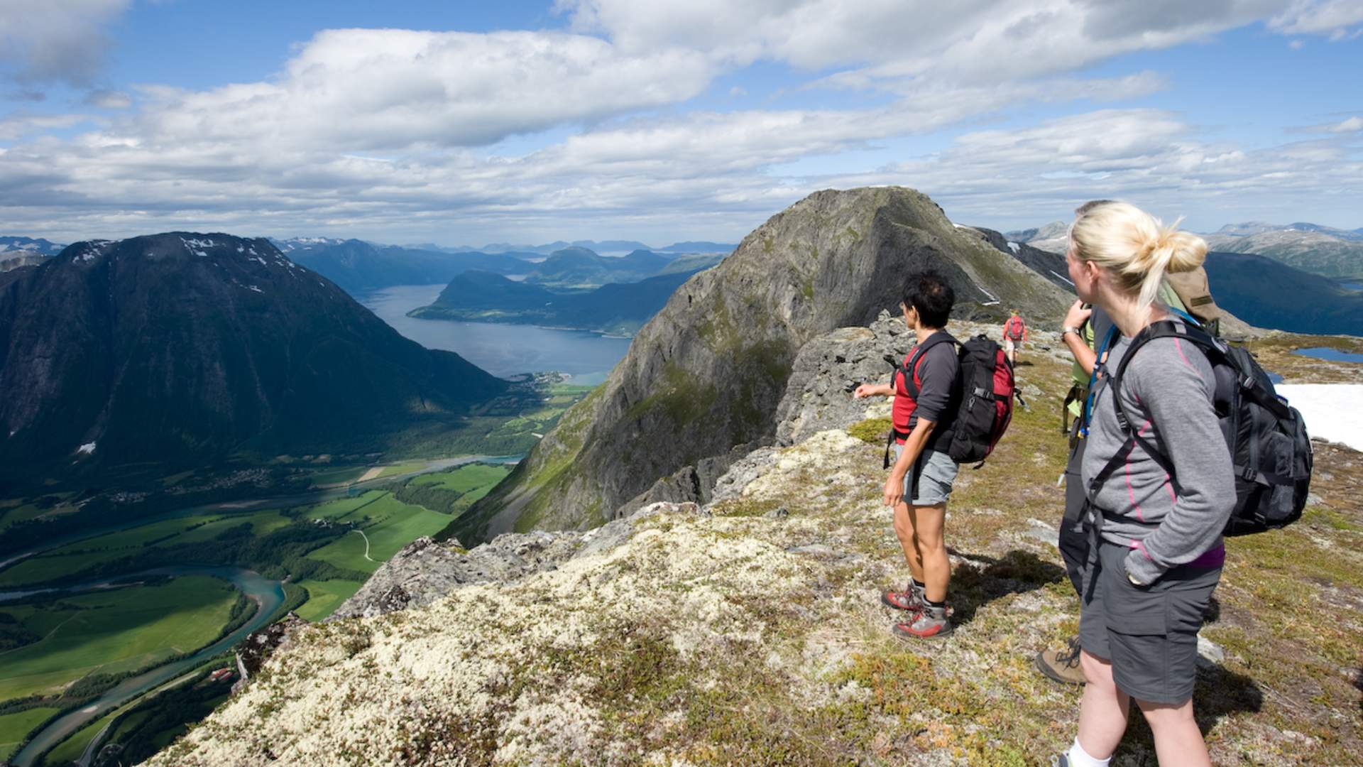 Hiking the Romsdalseggen ridge