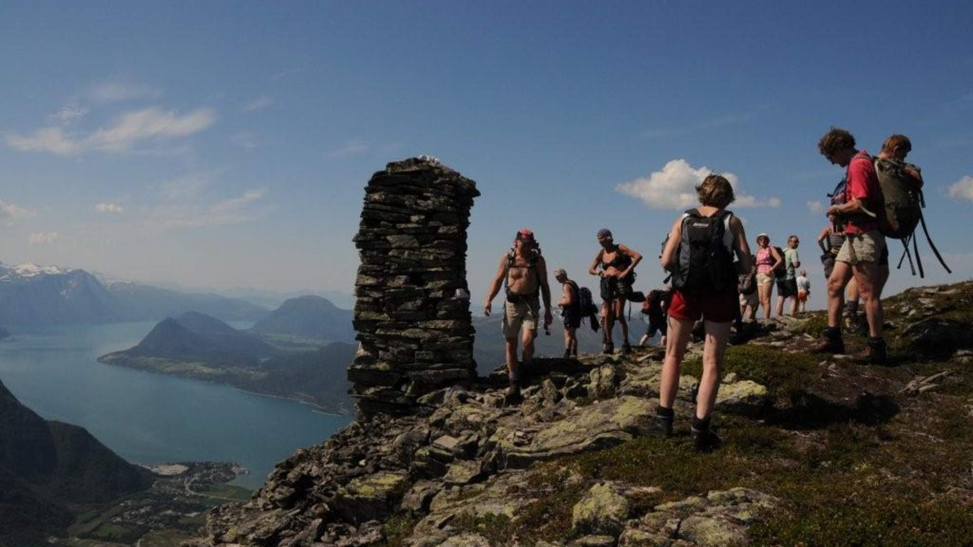 Hiking the Romsdalseggen ridge