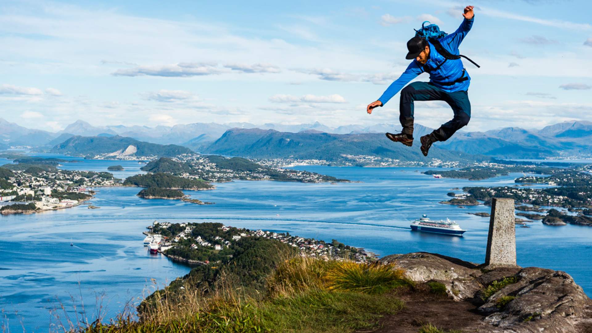 Hiking trip to Sukkertoppen - the Sugar Top - in Ålesund