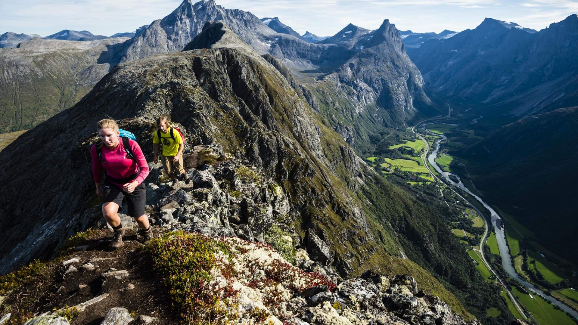 Romsdalseggen med guide fra Hotel Aak