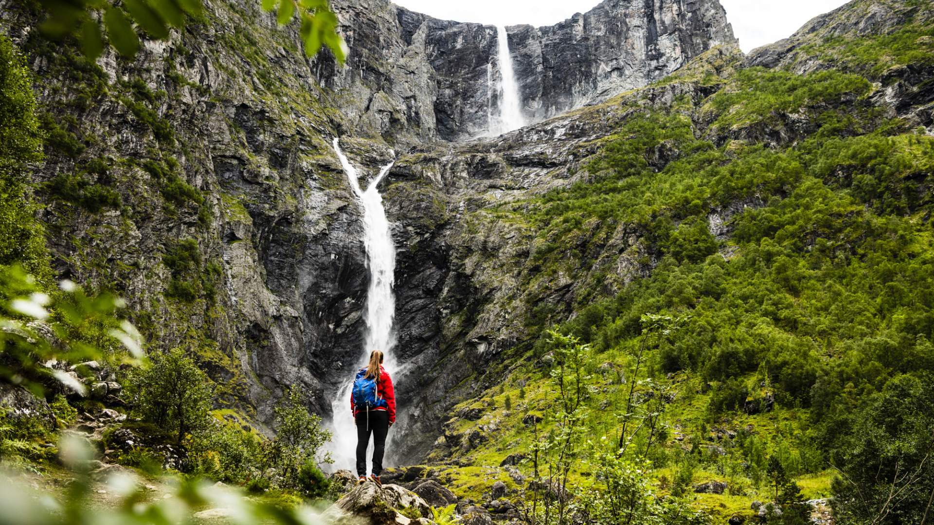 Walk up to the Mardalsfossen waterfall