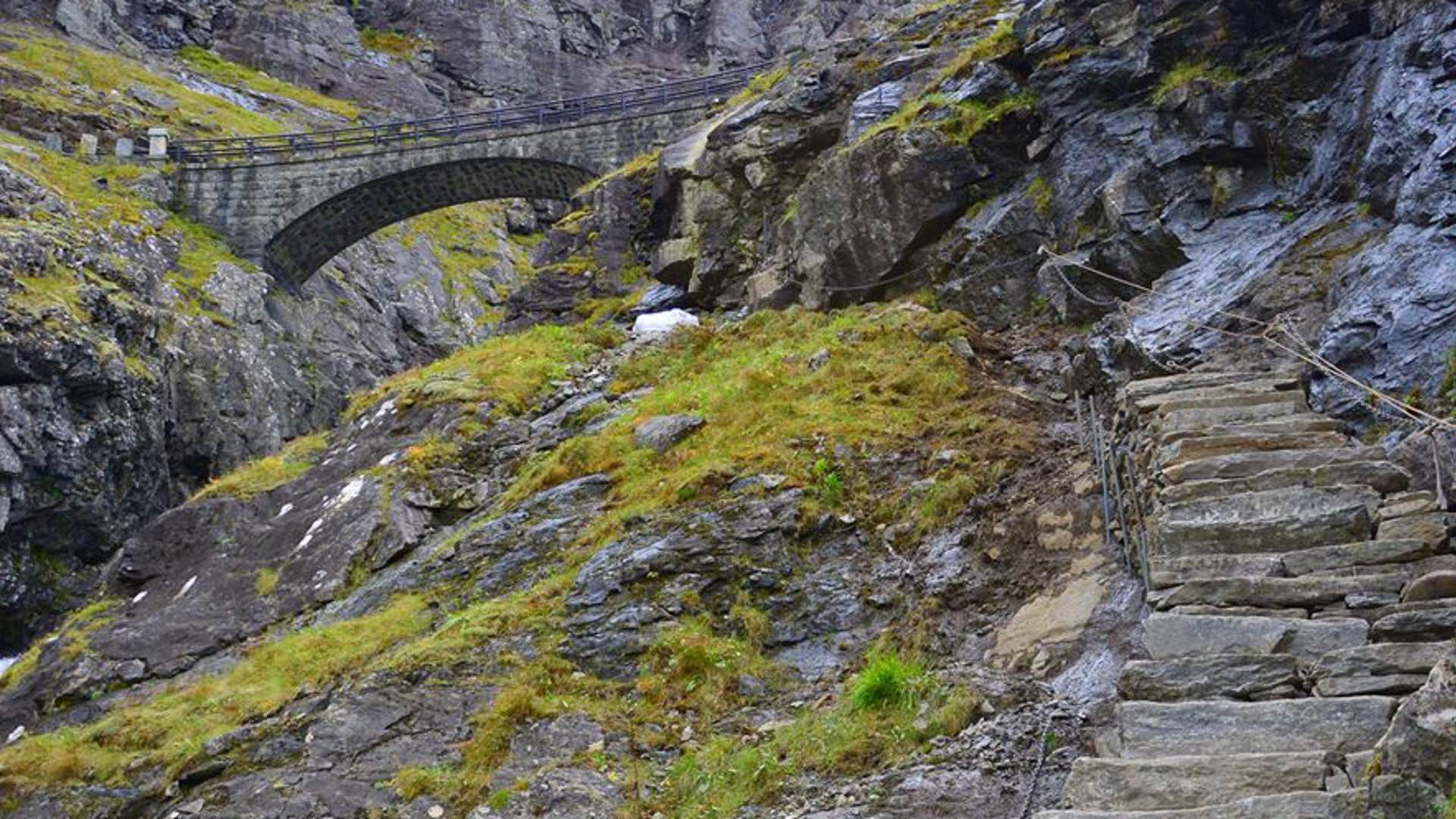 Trollstigen hike - Kløvstien Path (858 masl)