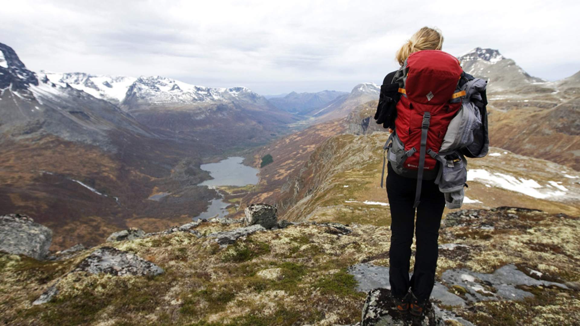 Climbing the tower of Innerdalen with guide