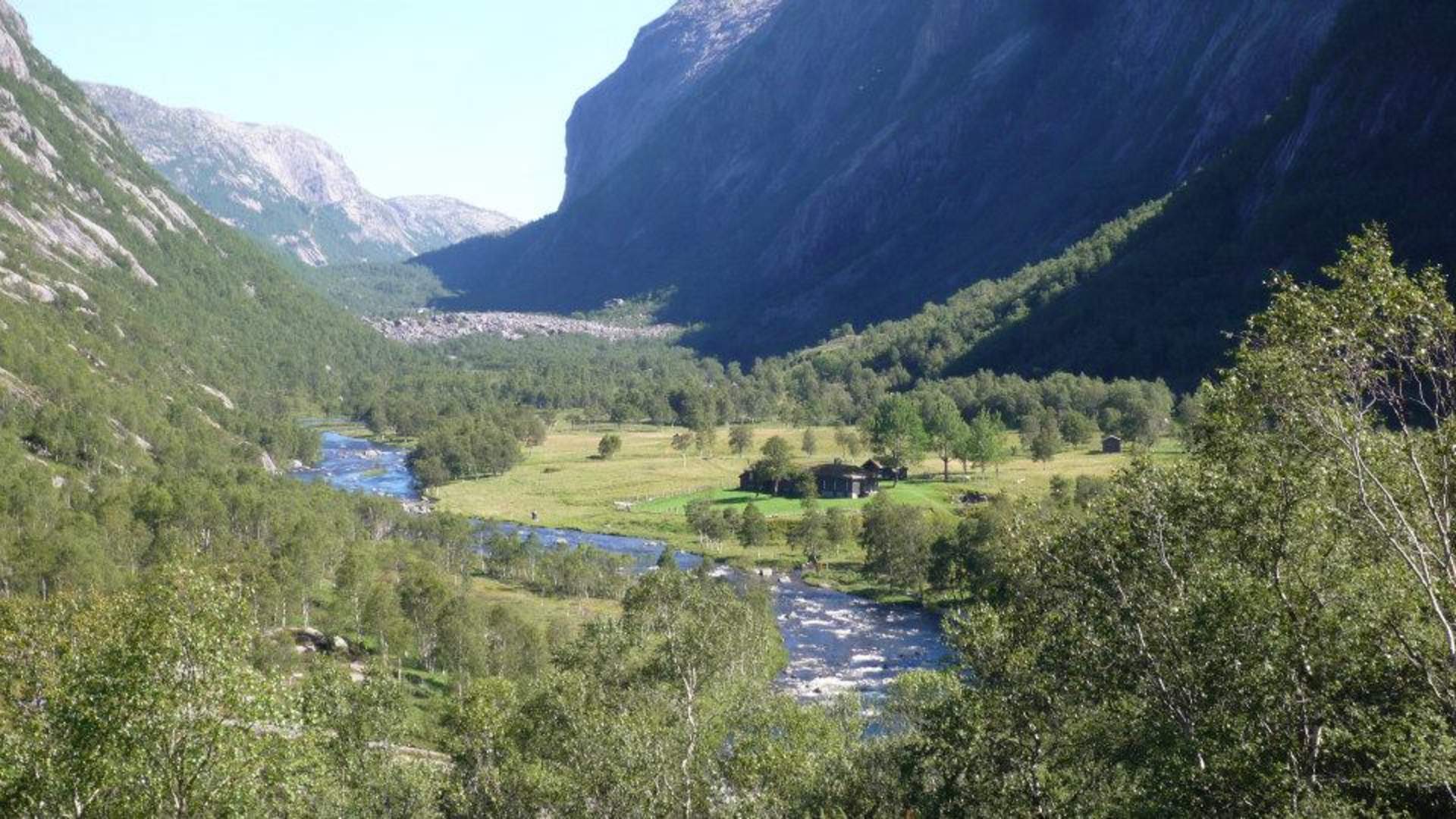 Månafossen waterfall and Friluftsgården Mån