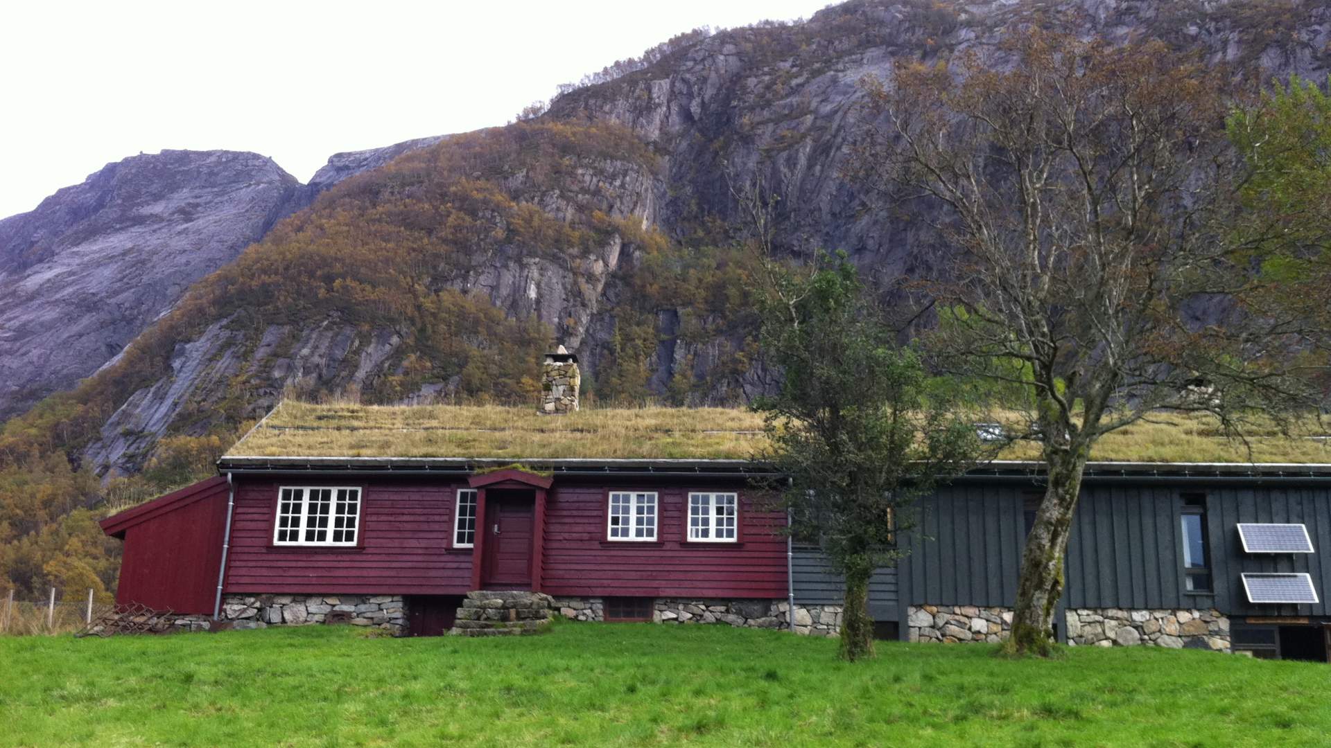 Månafossen waterfall and Friluftsgården Mån