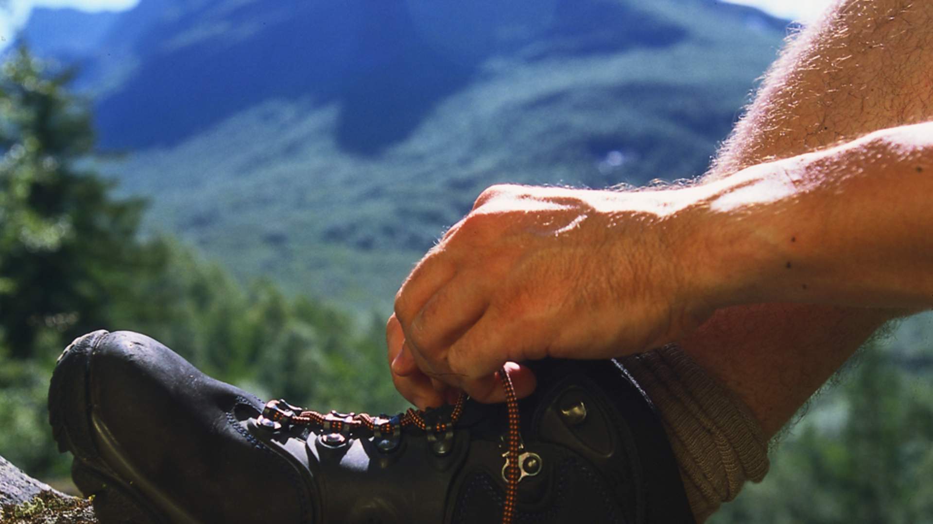 Climbing the tower of Innerdalen with guide