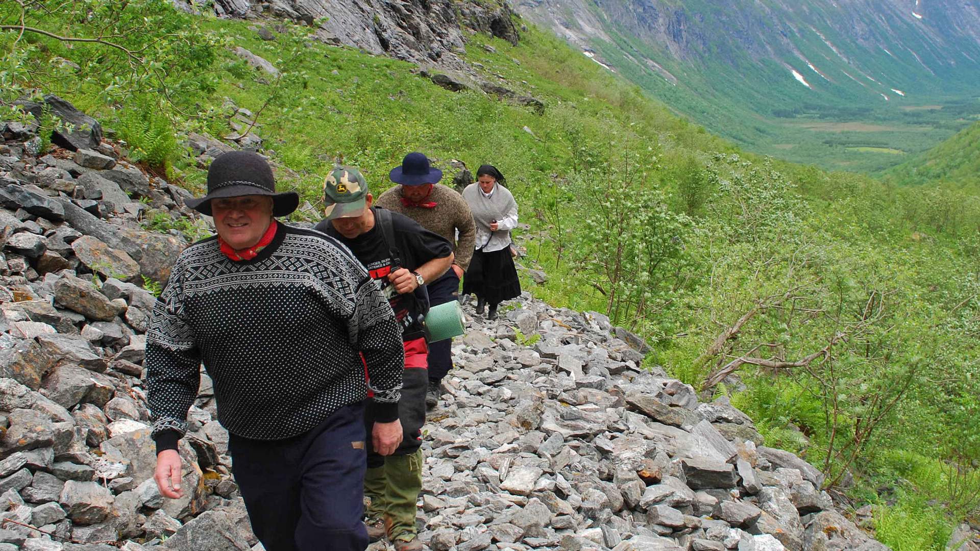 Trollstigen hike - Kløvstien Path (858 masl)