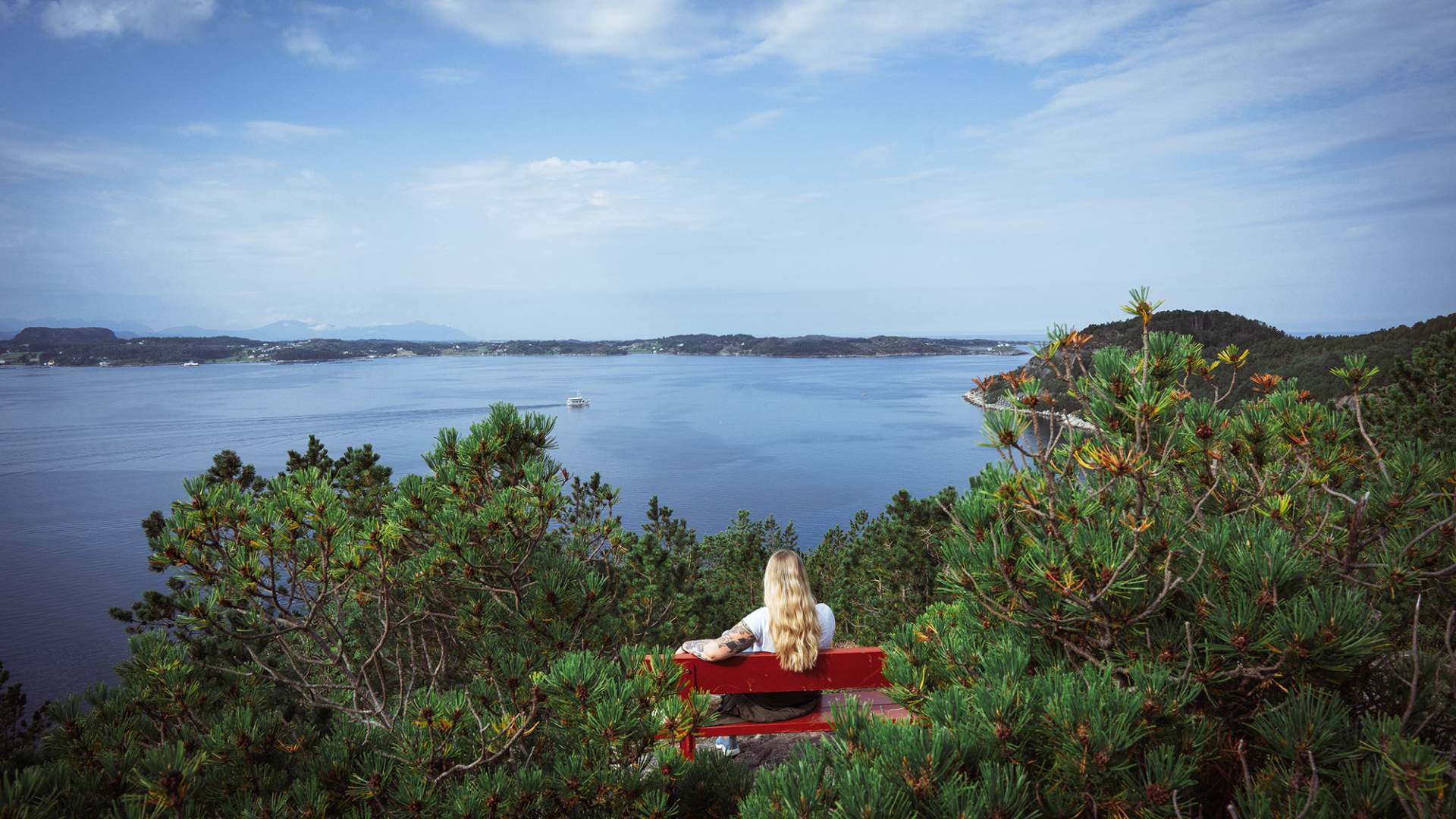 Costal hiking at "Havstien" in Kristiansund