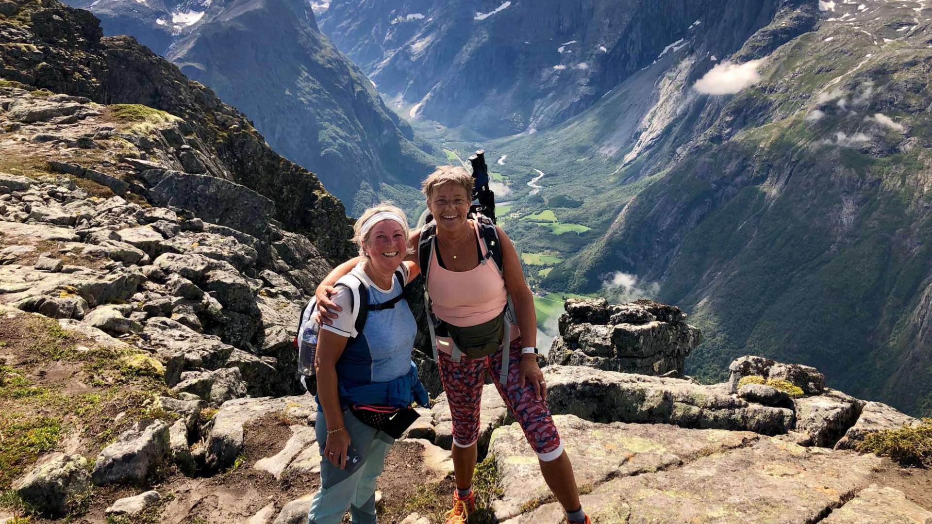 Guided hike over Romsdalseggen with Norsk Tindesenter