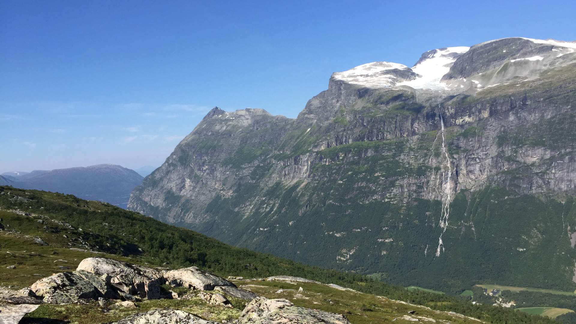 Hiking to Åsbrona, Sunndal