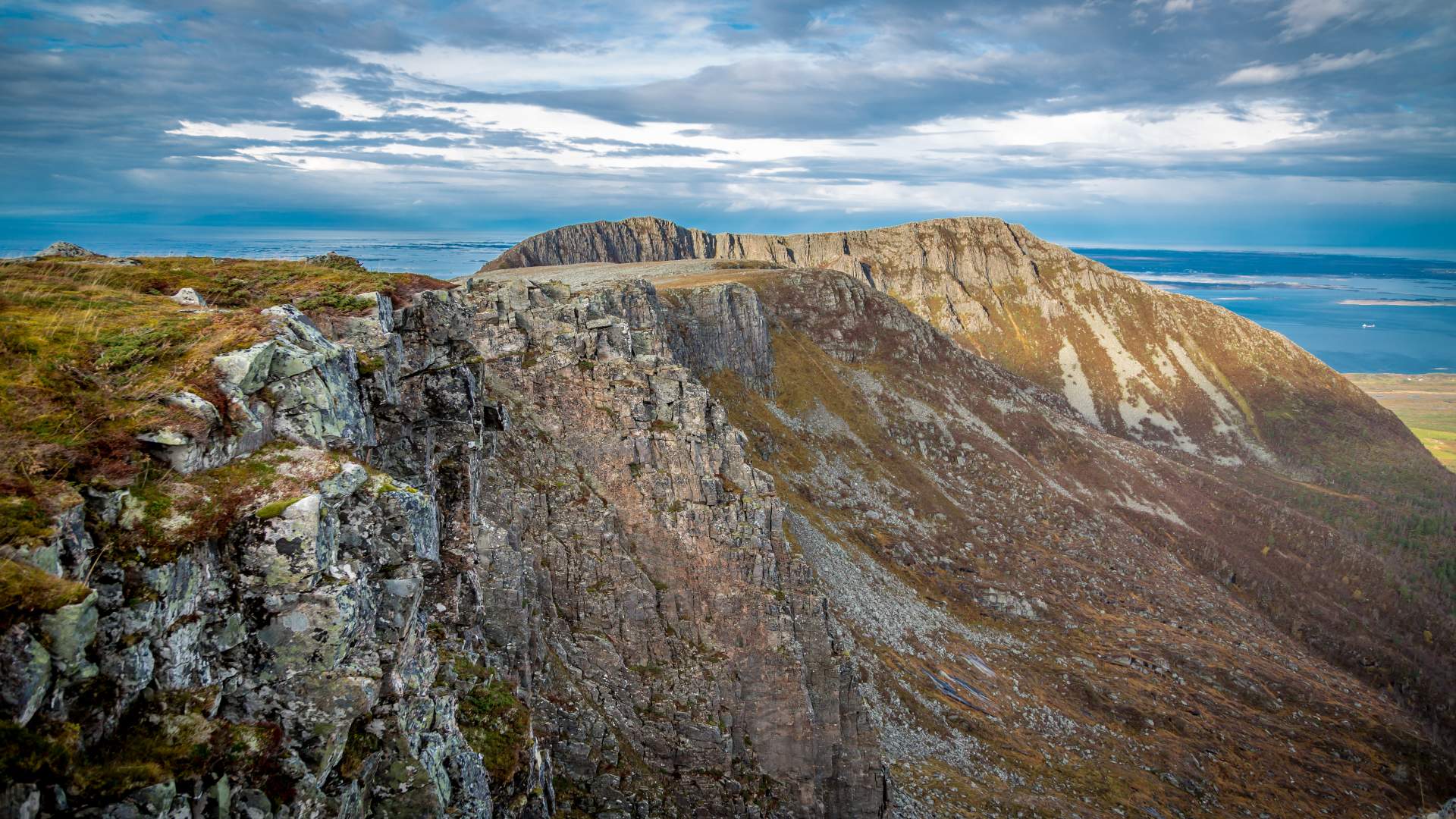 Jørgenvågsalen og Jurtinden