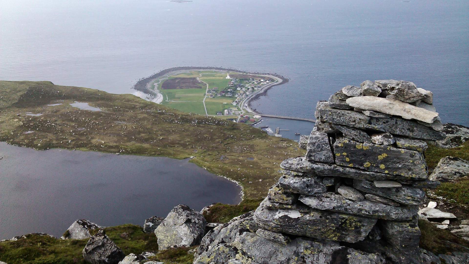 The mountain Godøyfjellet and the lake Alnesvatnet