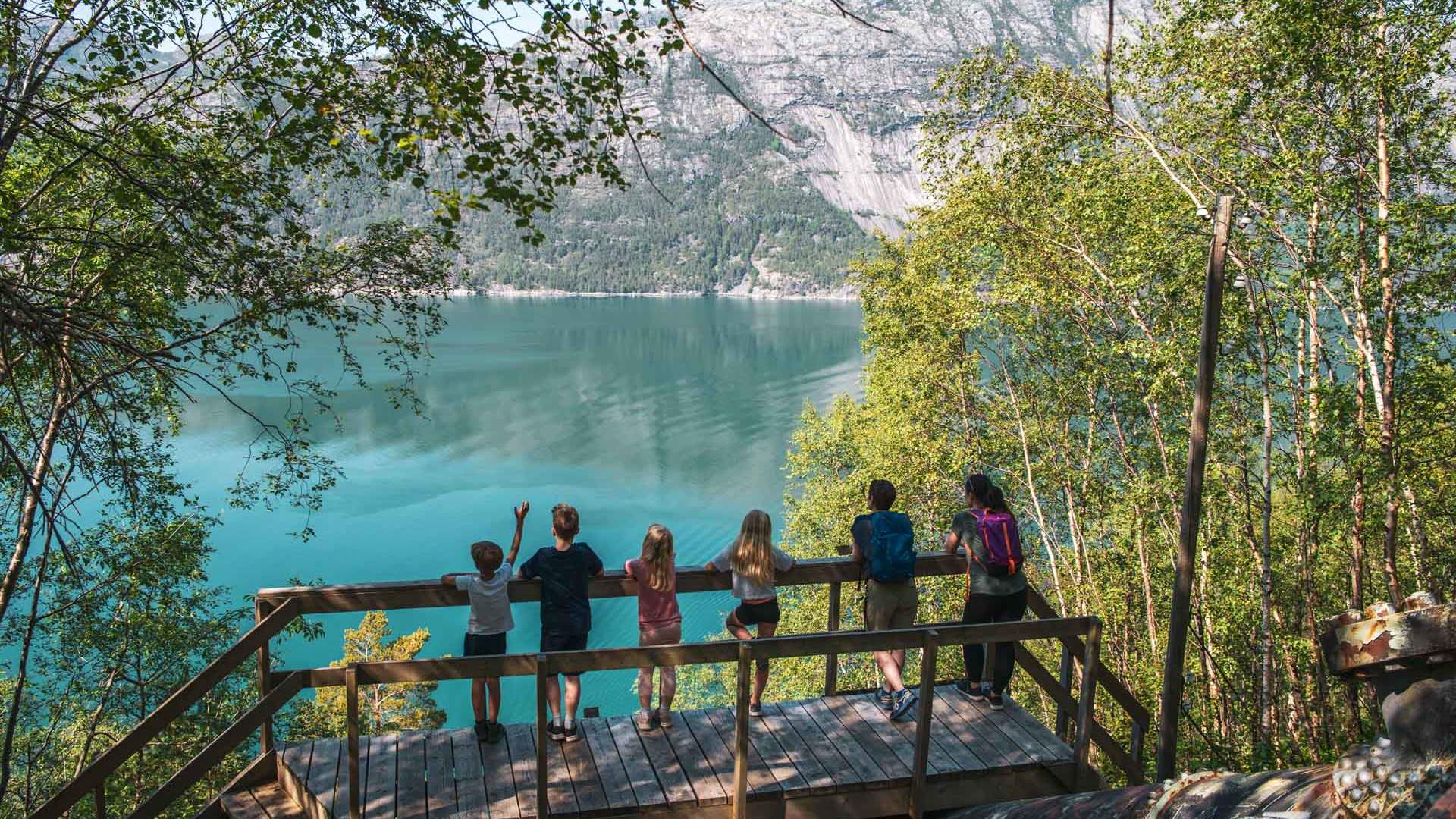 Fjelltur til Flørlitrappene og Rallarstien i Lysefjorden