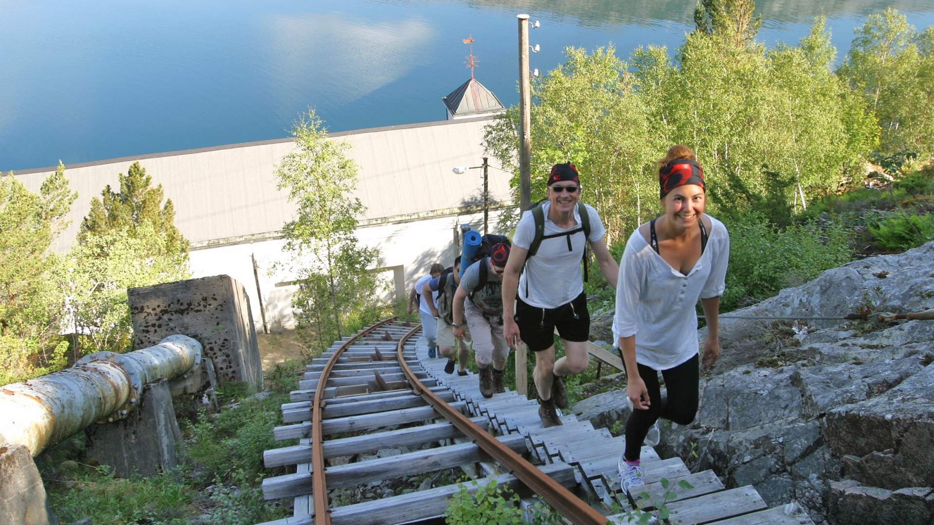 Fjelltur til Flørlitrappene og Rallarstien i Lysefjorden