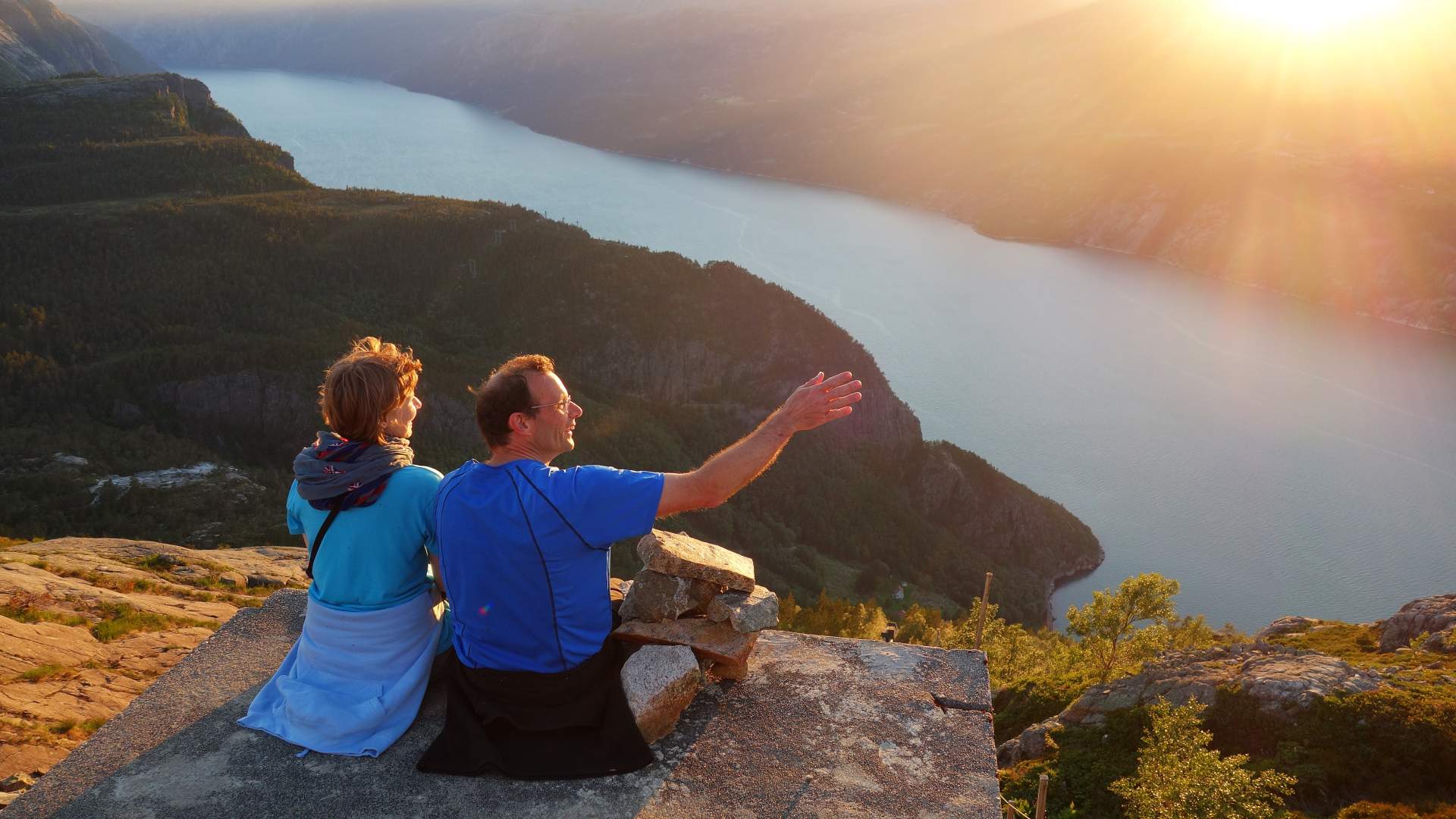 Fjelltur til Flørlitrappene og Rallarstien i Lysefjorden