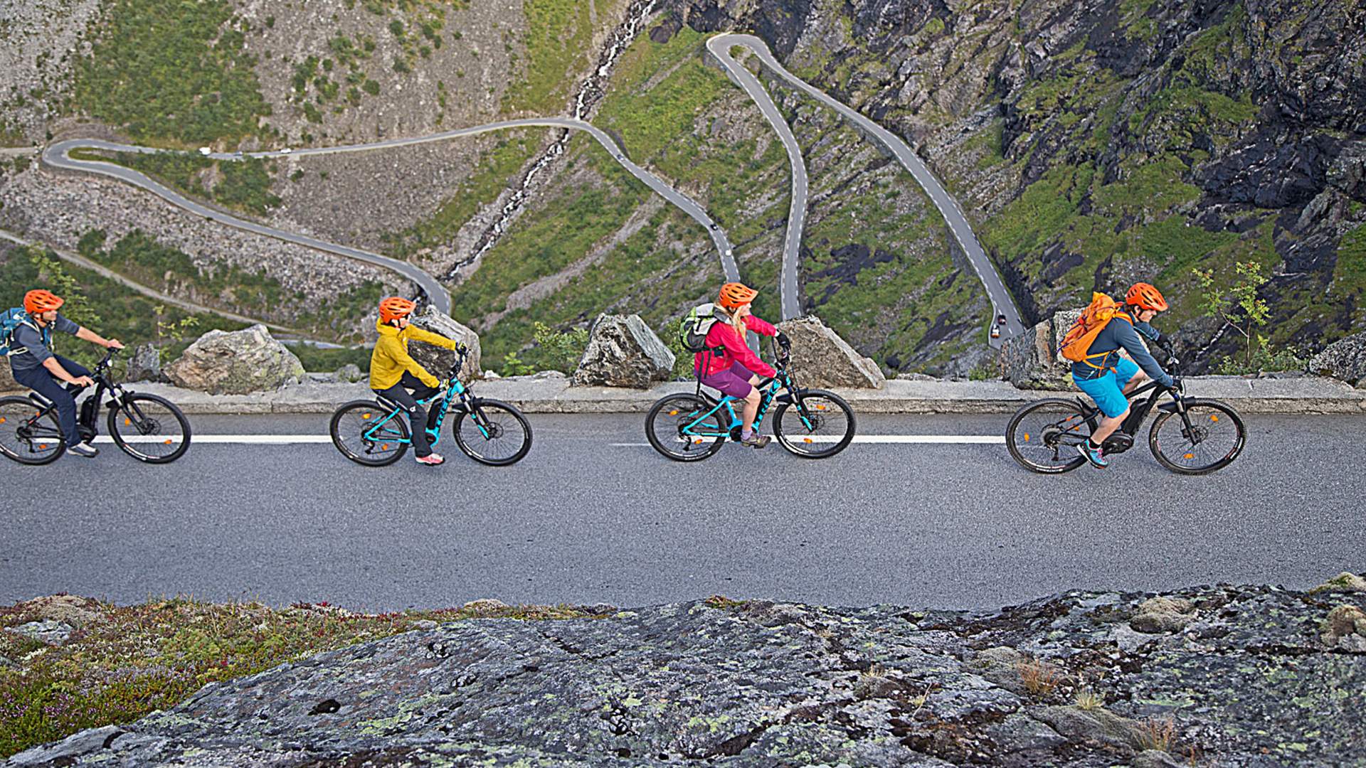 Romsdalseggen & El-sykkel til Trollstigen med Hotel Aak