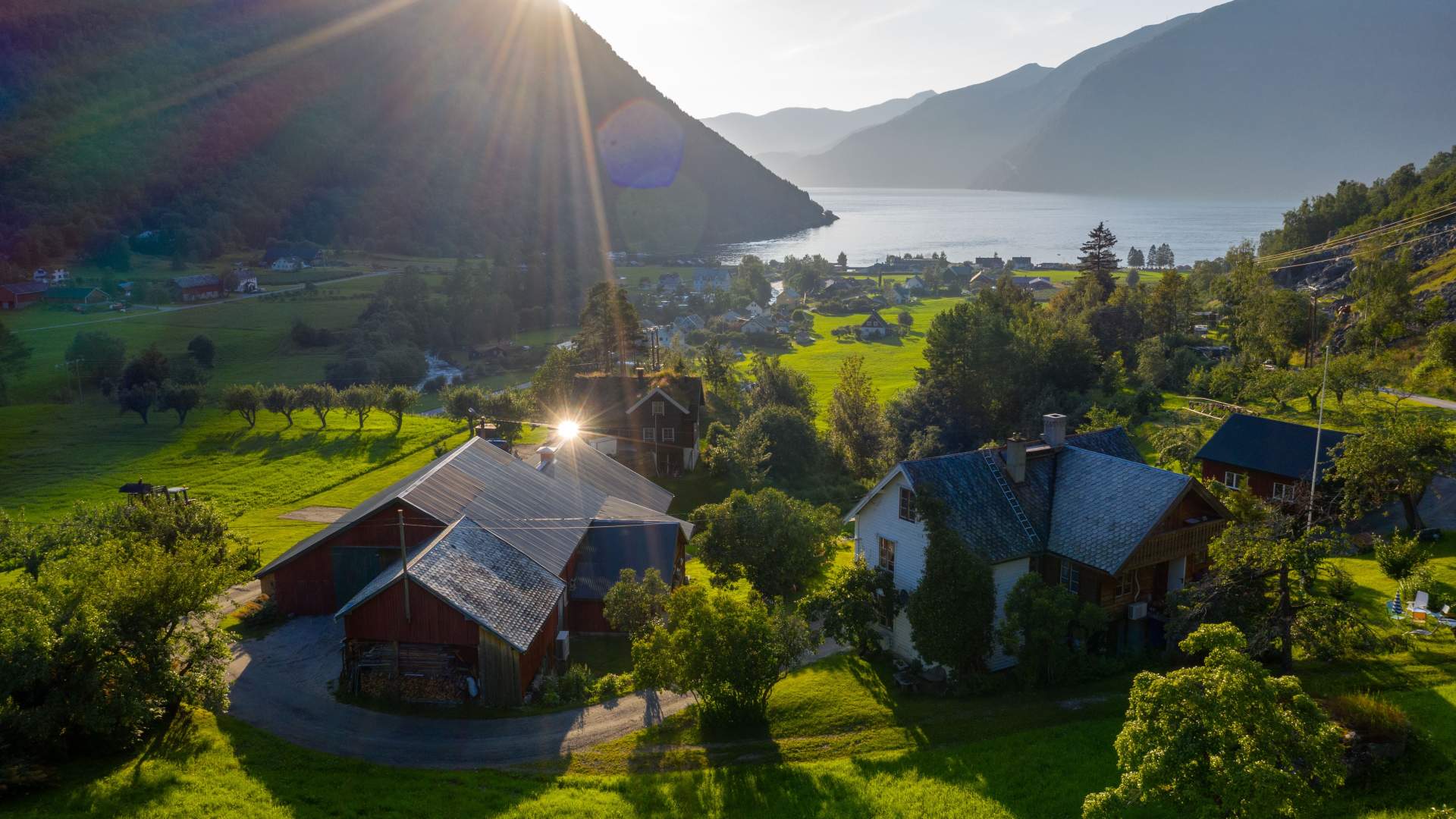 Sansetur for øye og gane - Norddal