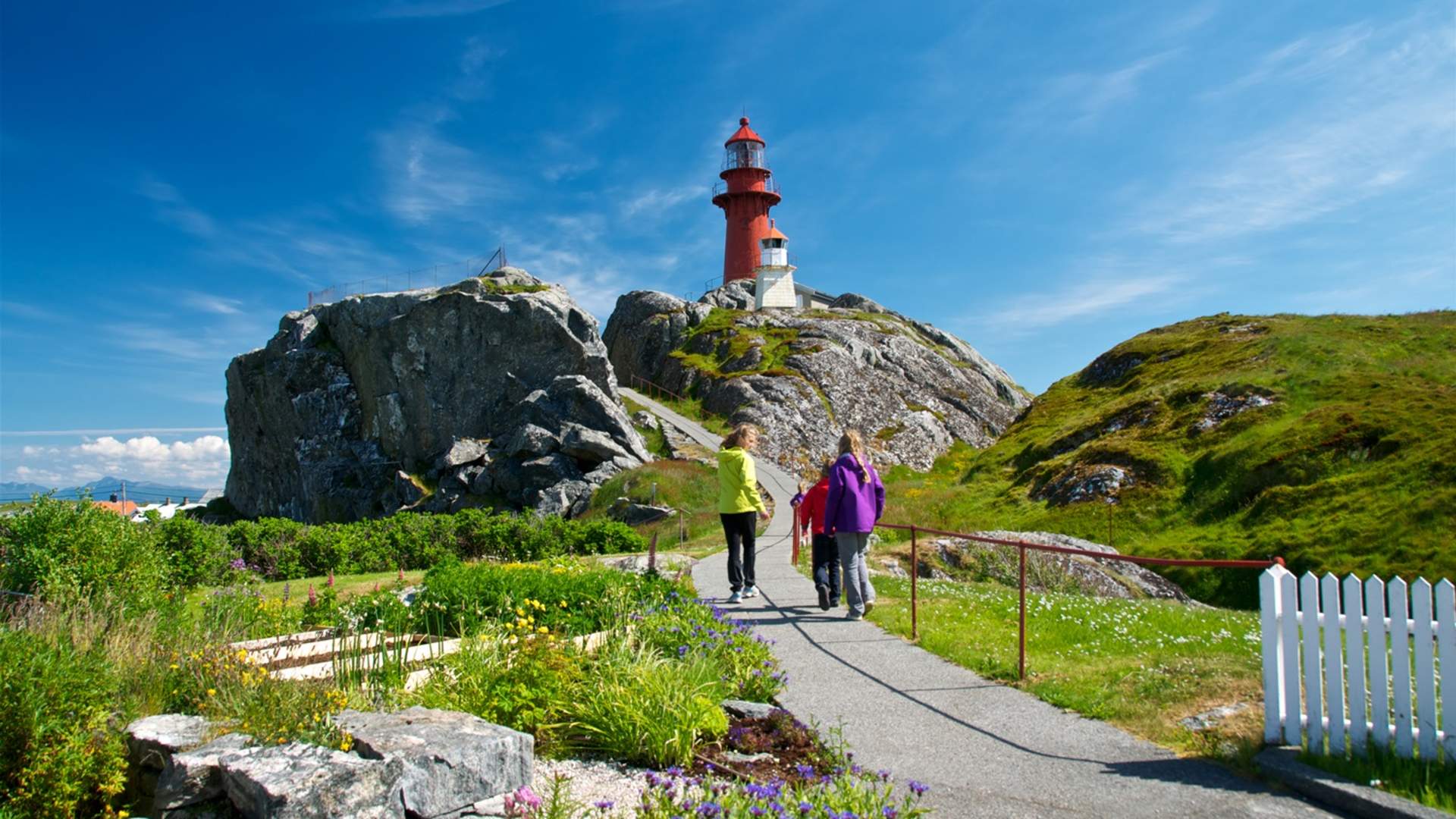 Round trip wiht public bus from Molde to Ona island