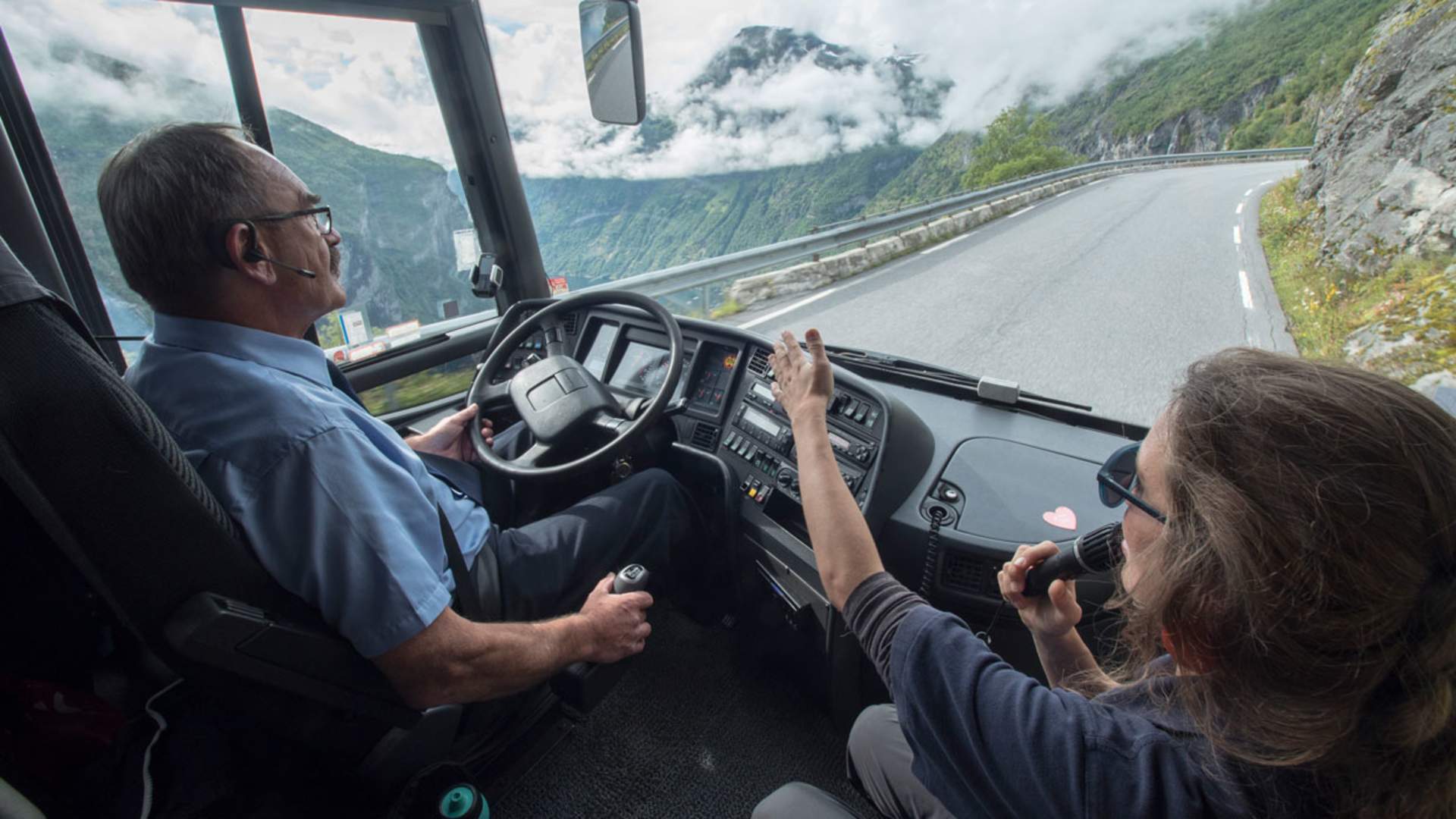 Highlight Bus Geiranger panorama – guida busstur til Flydalsjuvet og Dalsnibba