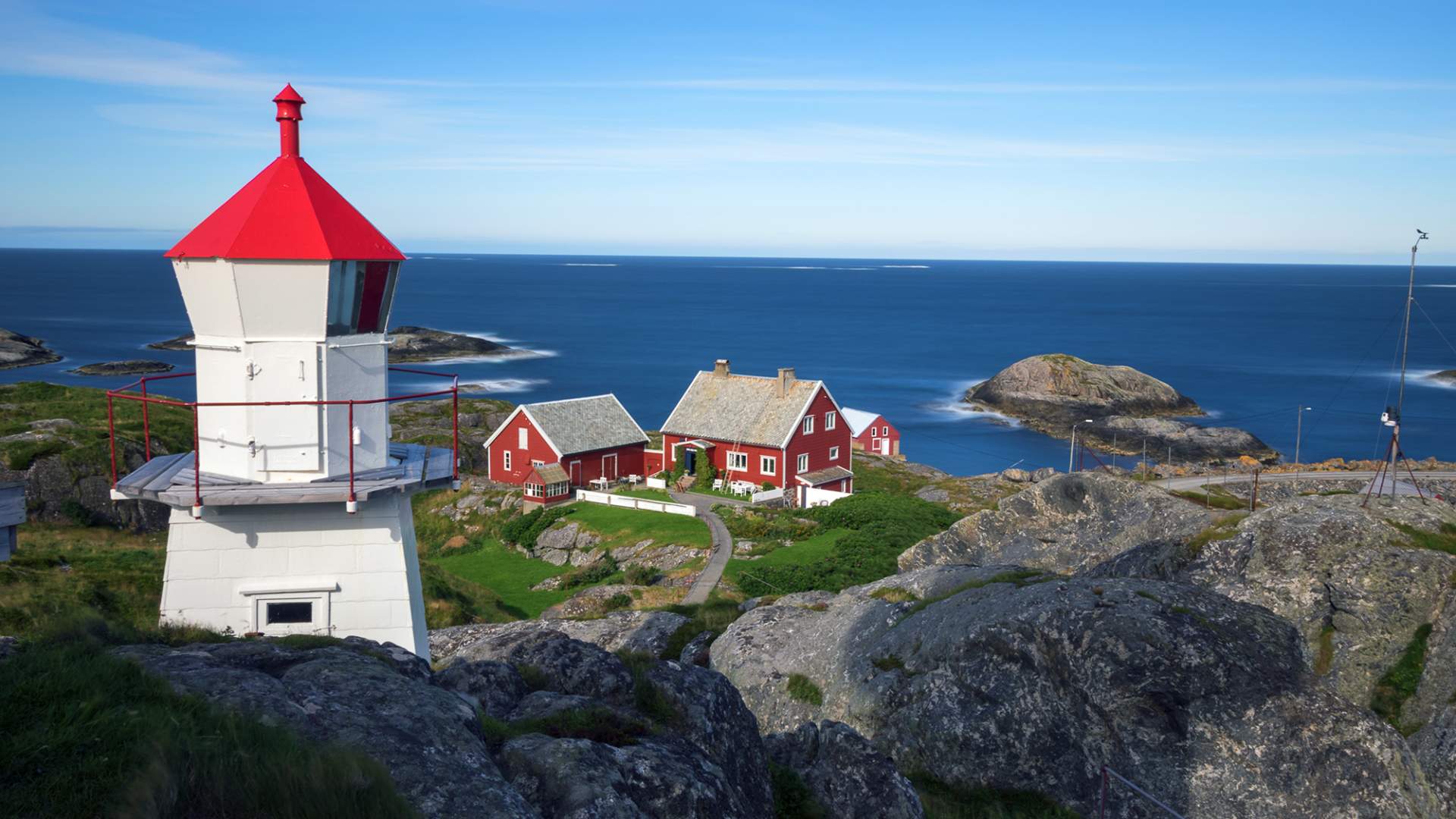 Round trip with public transport from Ålesund to Finnøy & Ona Lighthouse