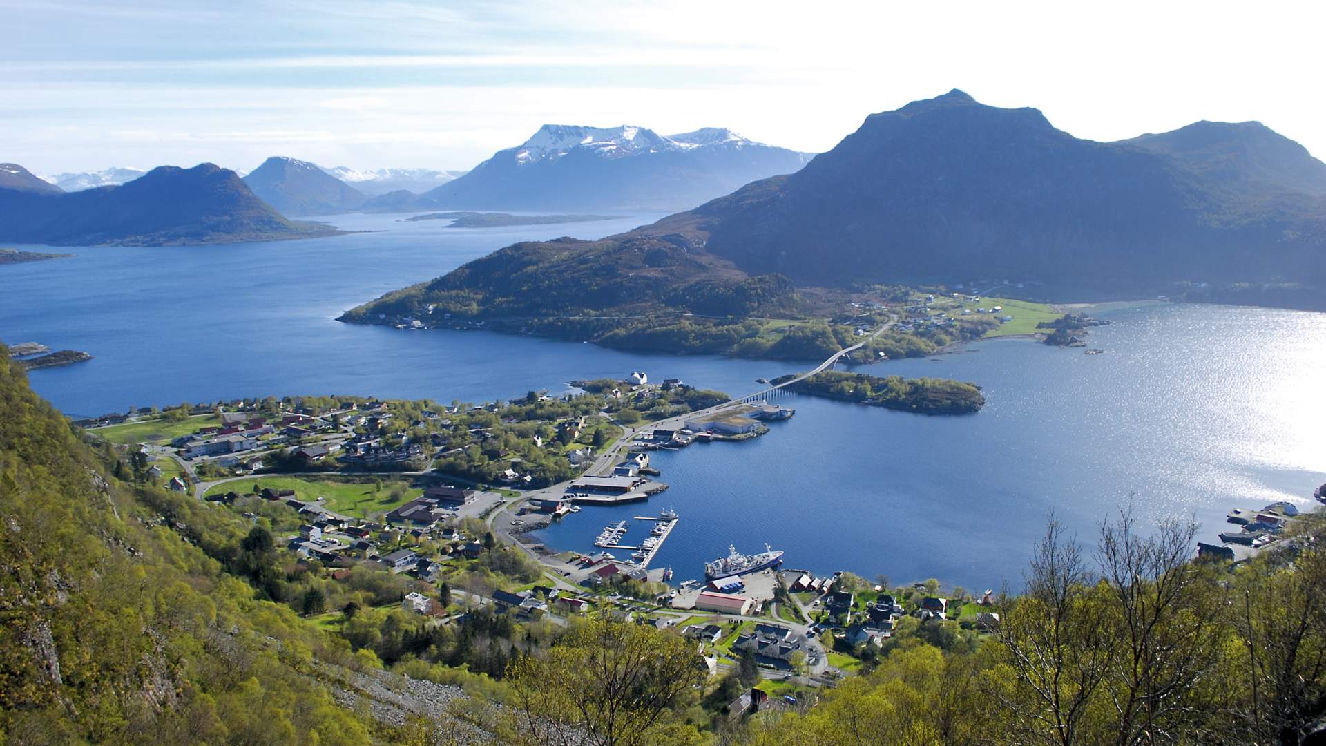 Rutebuss til Midsund for tur til Digergubben - en av Midsundtrappene