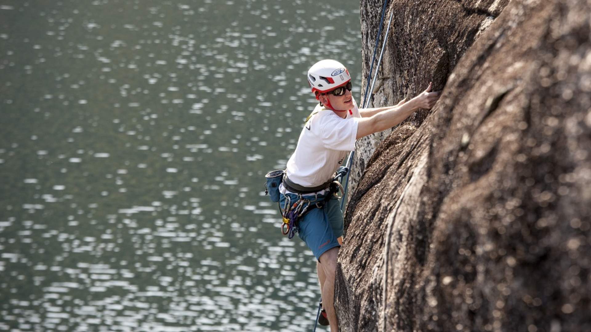 Klatring, rappellering og grottetur i Valldal - The Adventure Valley