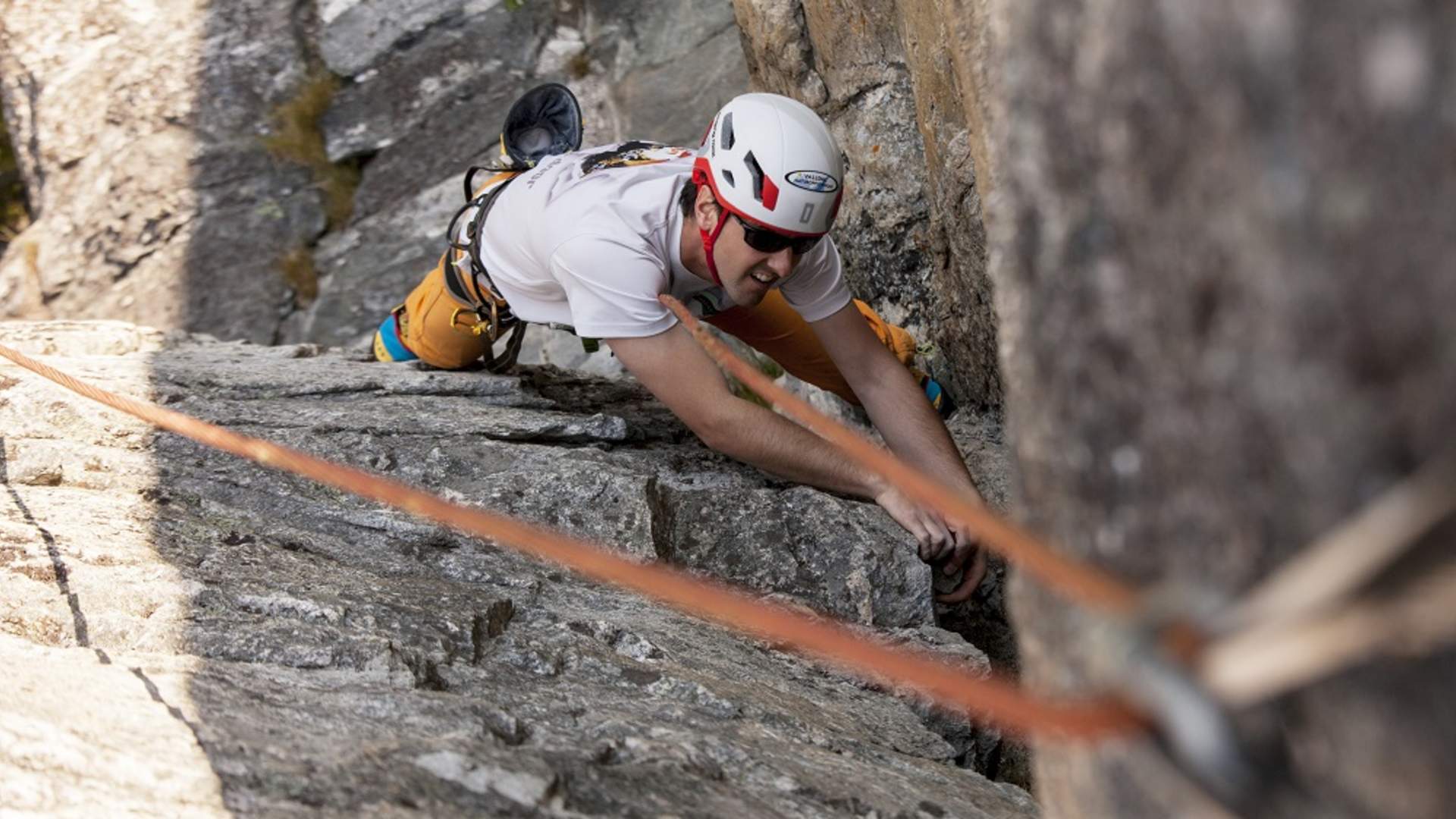 Klatring, rappellering og grottetur i Valldal - The Adventure Valley