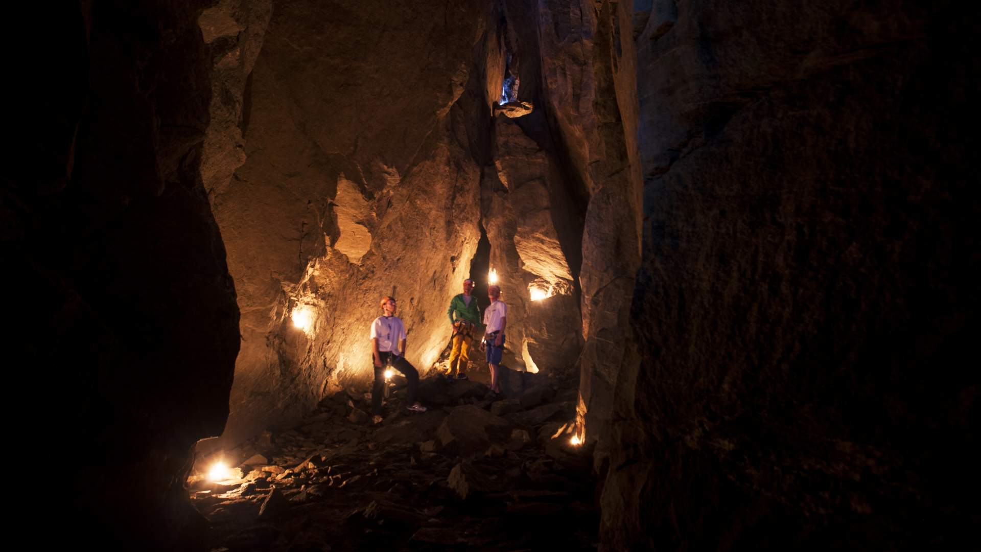 Klatring, rappellering og grottetur i Valldal - The Adventure Valley