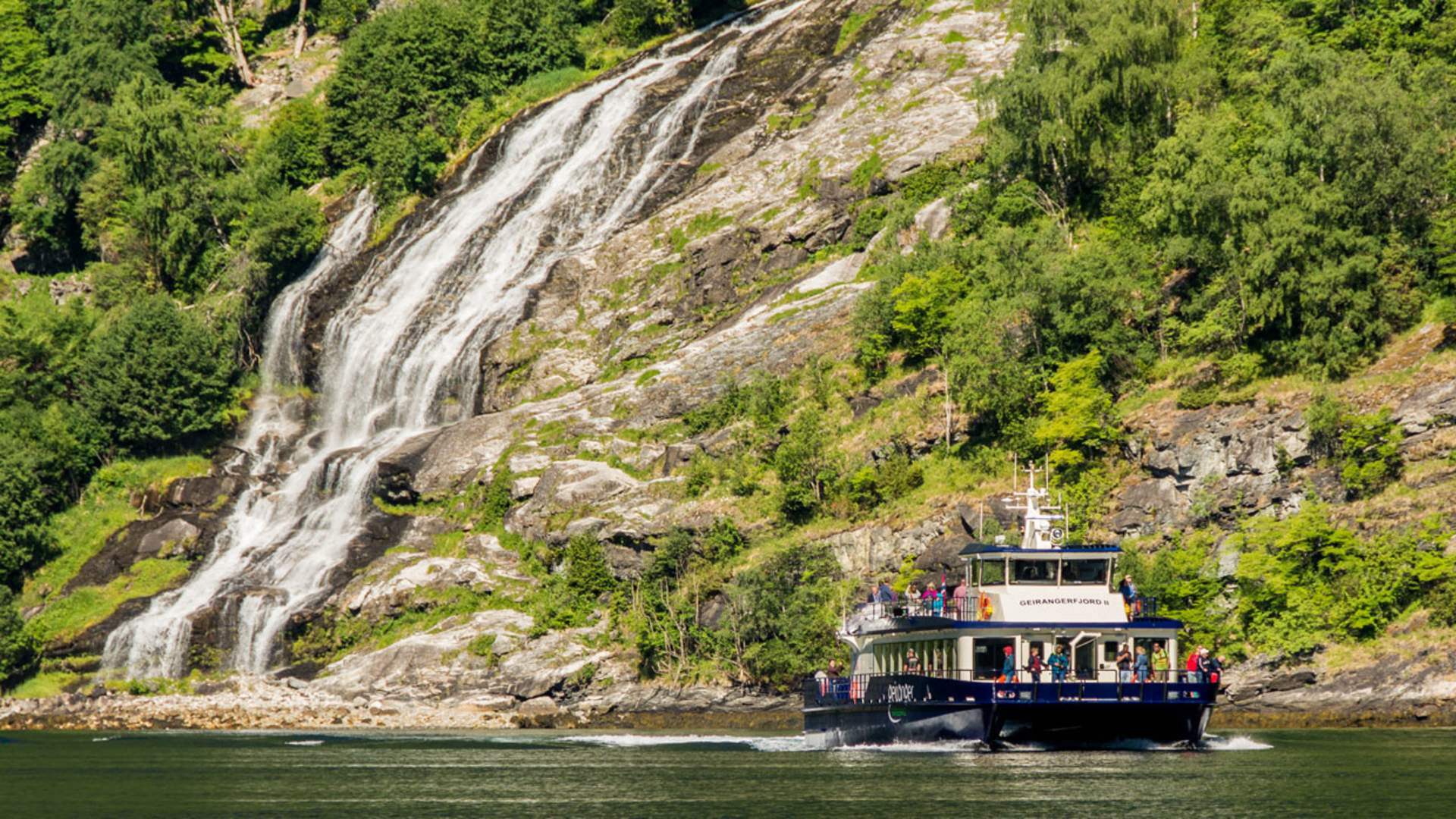 Episk Fjordsightseeing Geiranger med båt