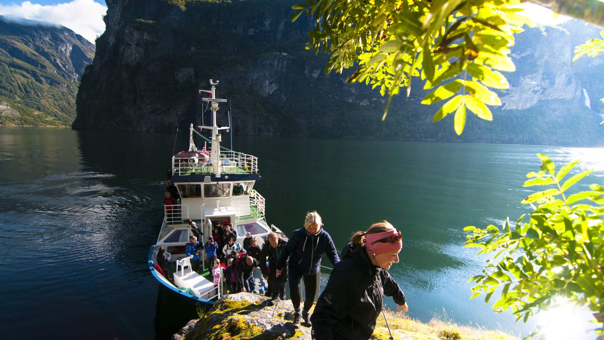 Episk Fjordsightseeing Geiranger med båt