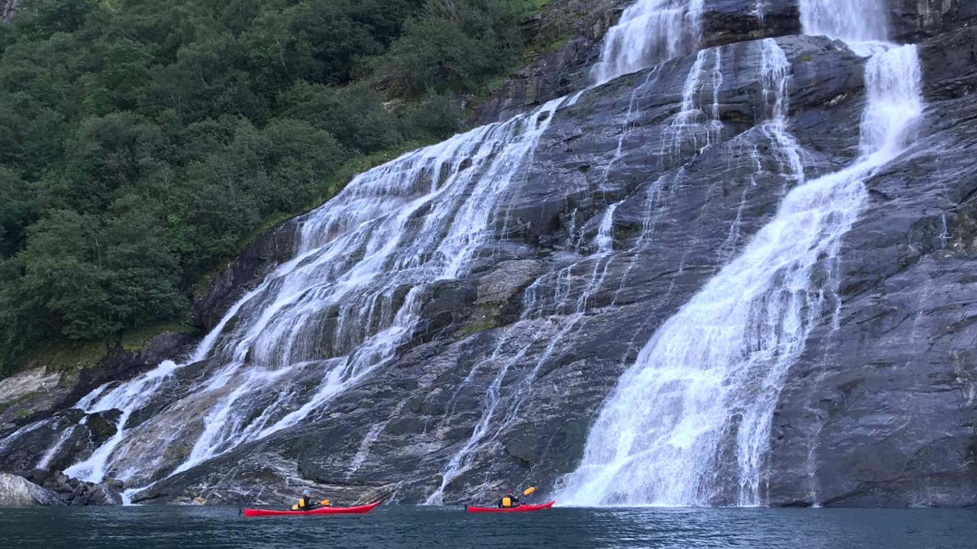 The Seven Sisters waterfall tour - Geiranger Kayak Center