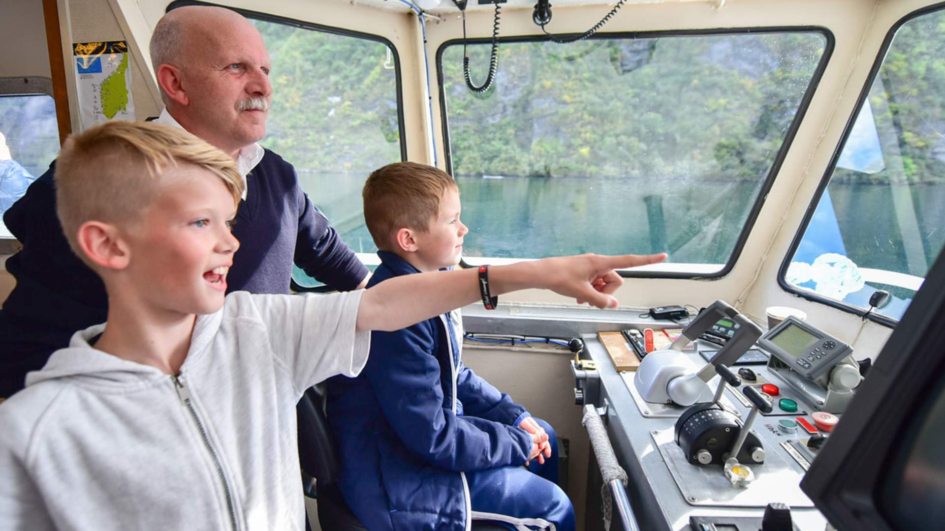 Episk Fjordsightseeing Geiranger med båt
