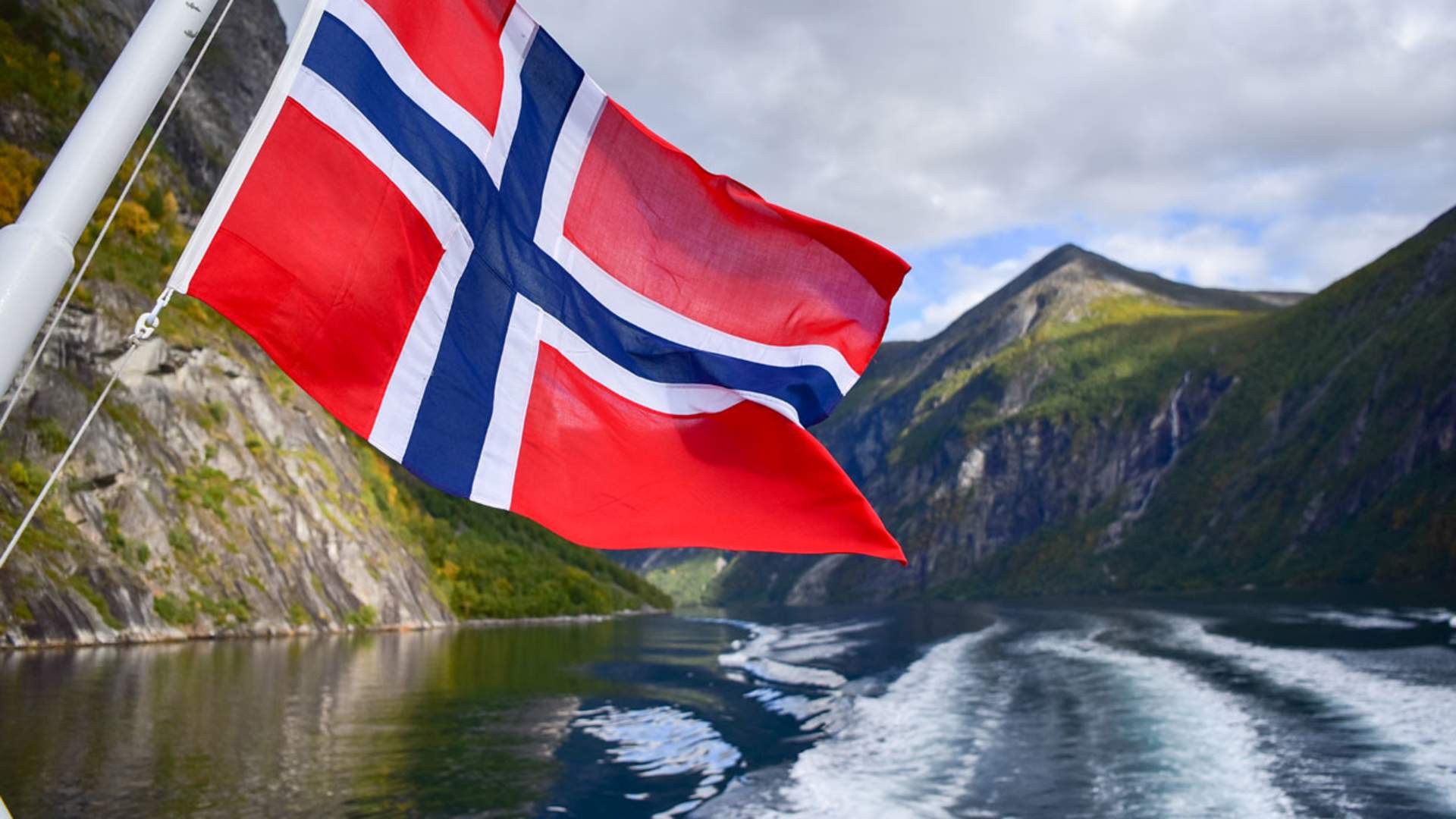 Episk Fjordsightseeing Geiranger med båt