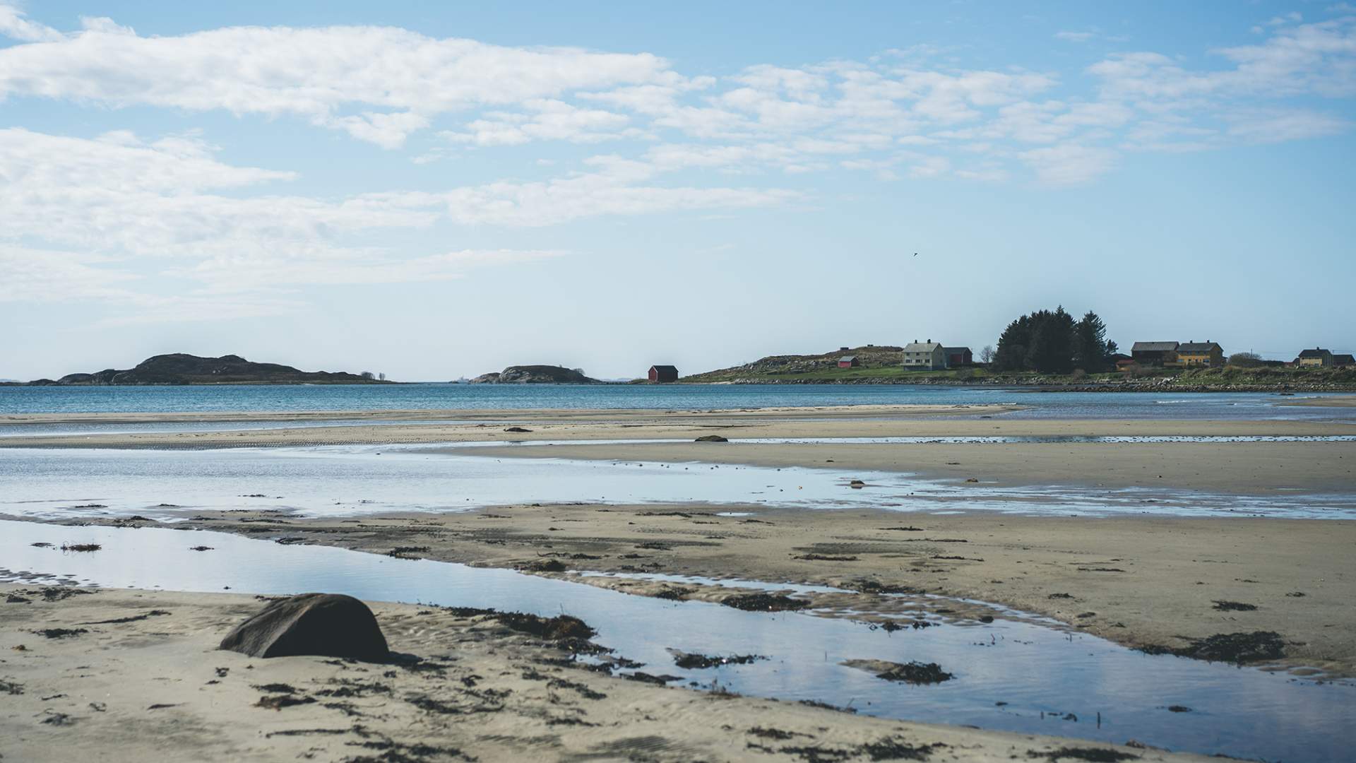Røaleira sandstrand på Aukra