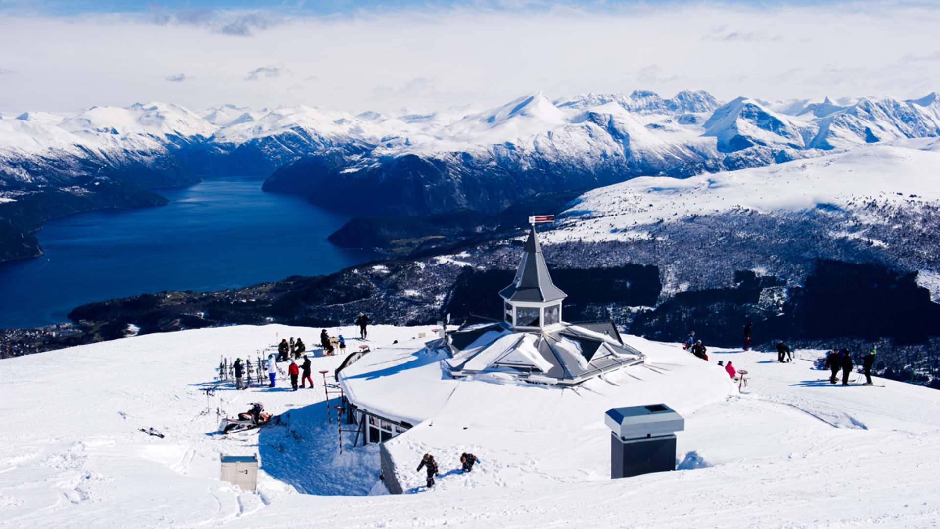 Cabin with a fjord view - Sunnmøre Alps