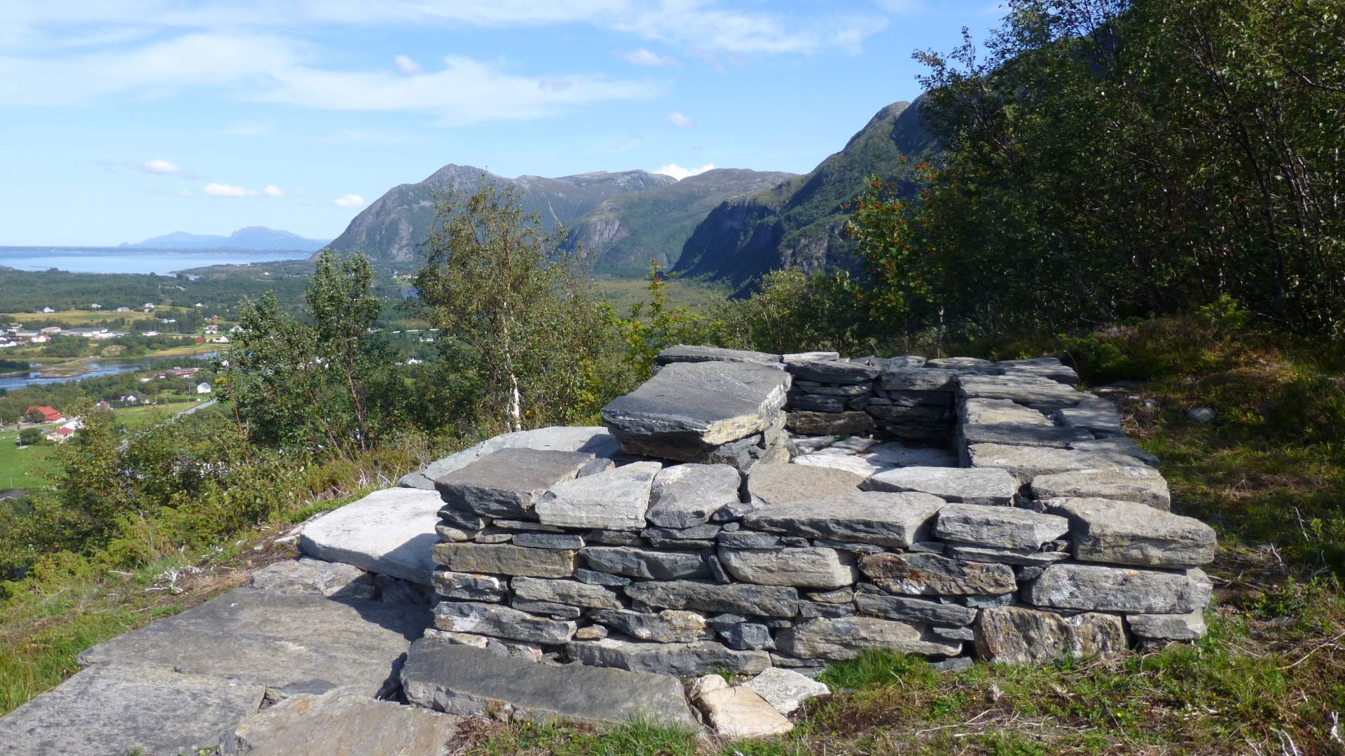 Midsundtrappene - Hiking Aksla and Akslahornet