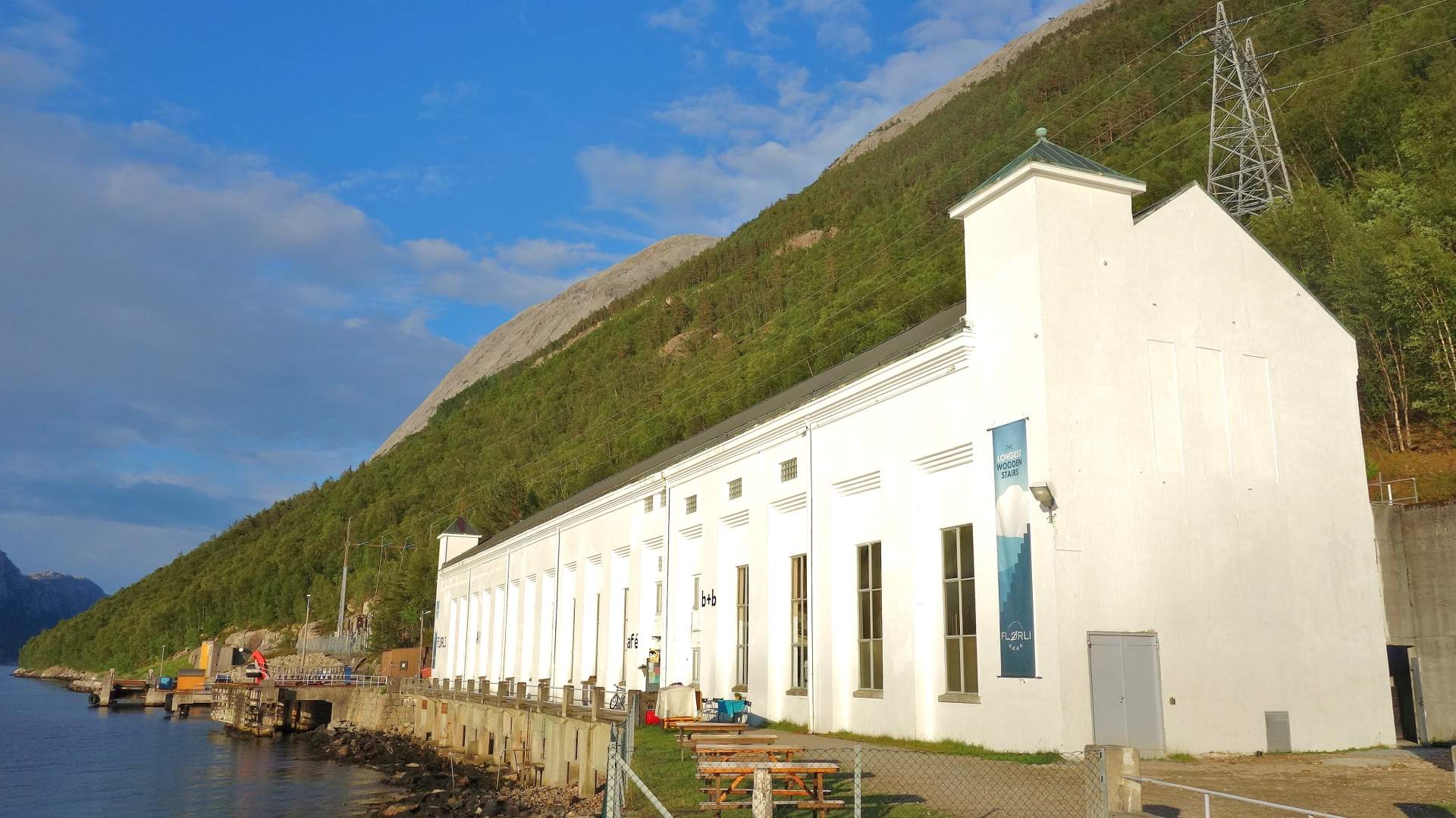 Café und Kiosk auf Flørli