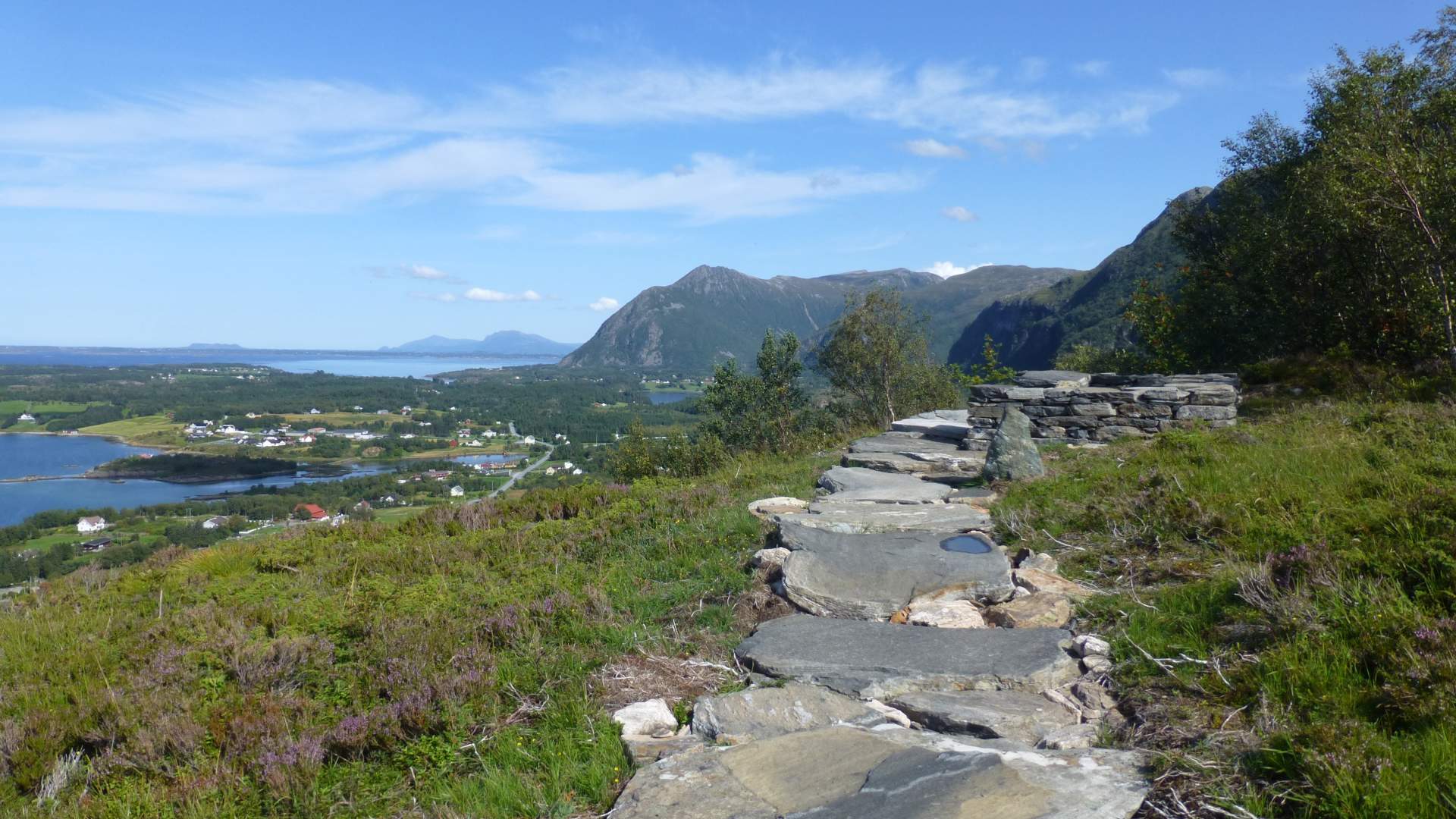 Midsundtrappene - Hiking Aksla and Akslahornet