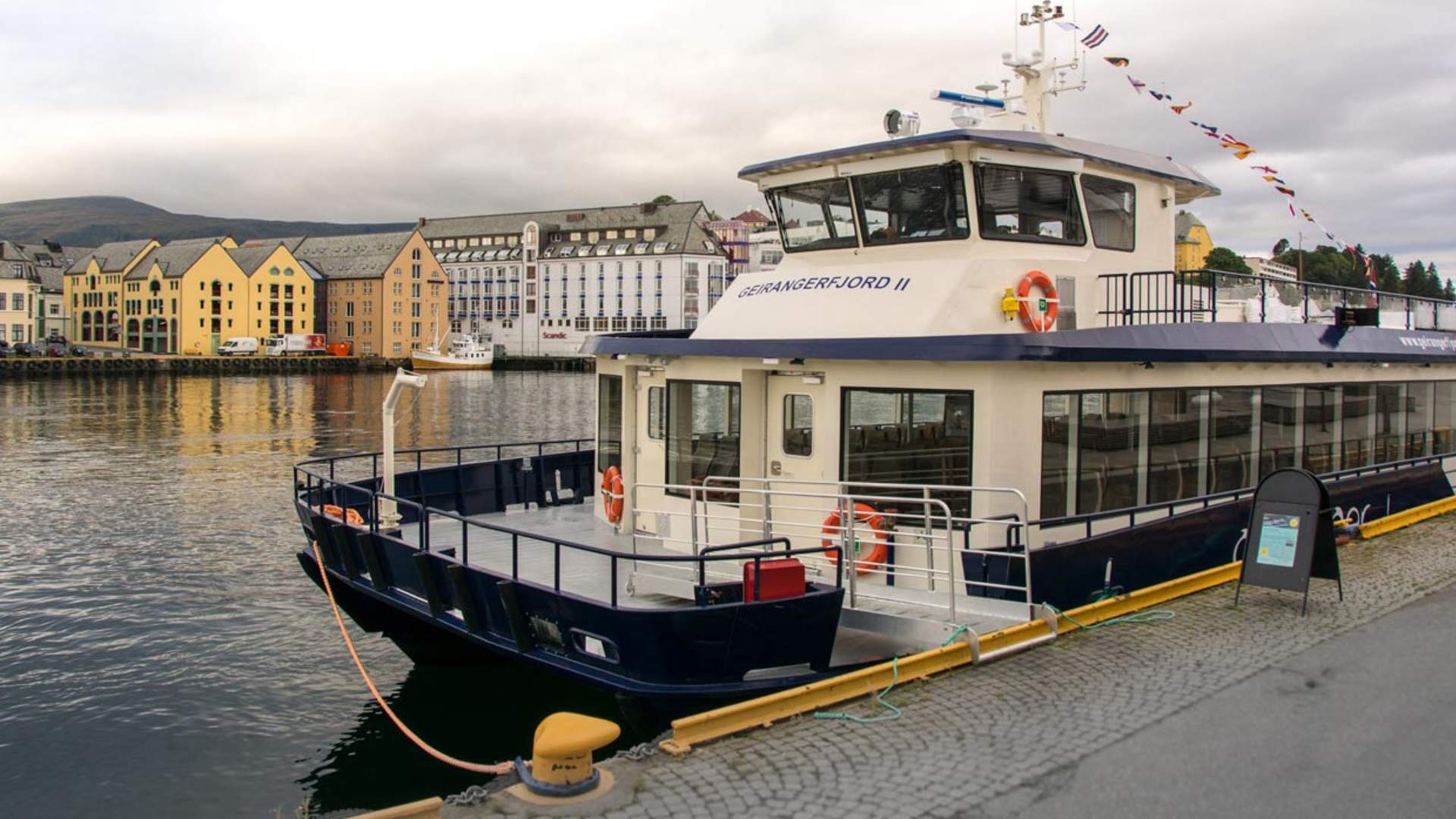 Fjordcruise Ålesund - Geiranger - Ålesund (rundtur)