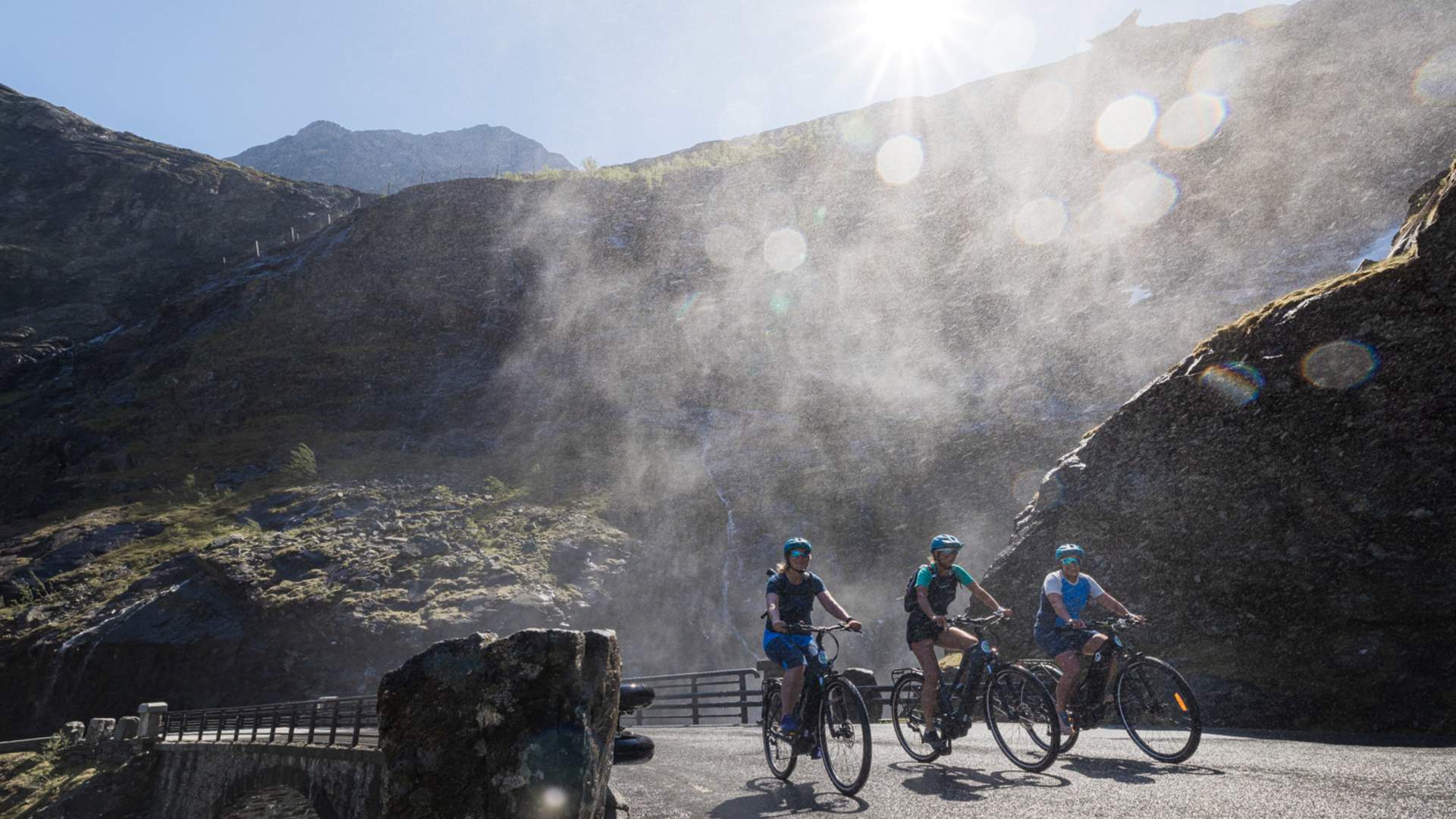 Lei elsykkel med forhåndsprogrammerte ruter i Romsdalen