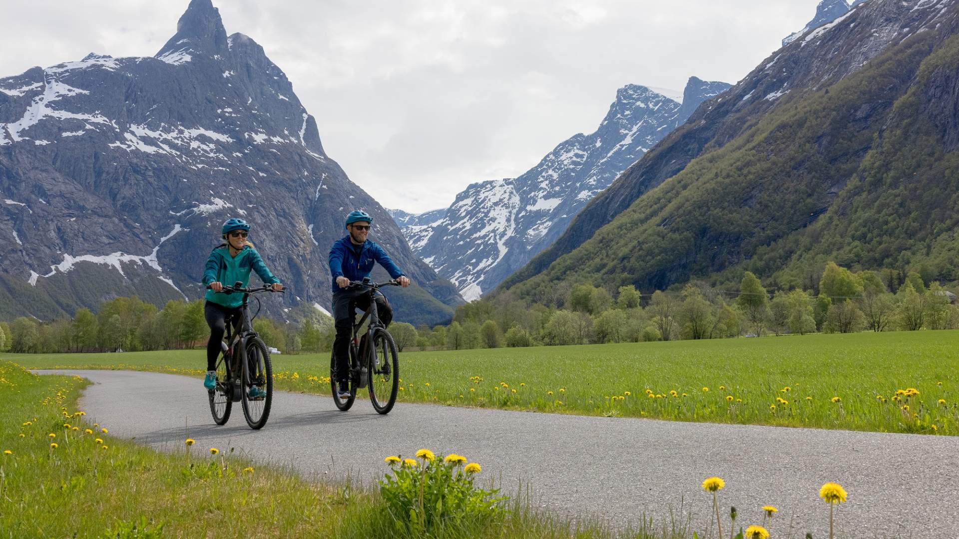 Lei elsykkel med forhåndsprogrammerte ruter i Romsdalen