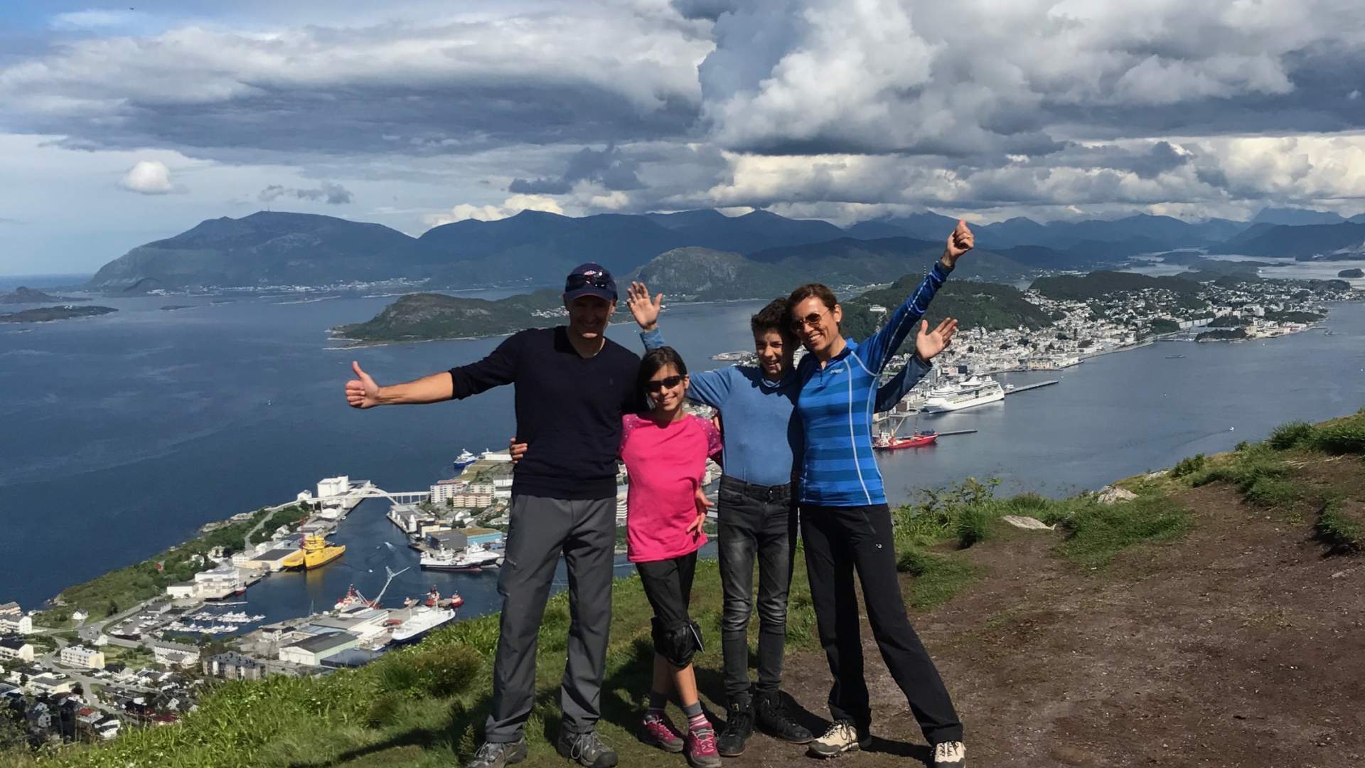 Sea Kayak and Hike in Ålesund
